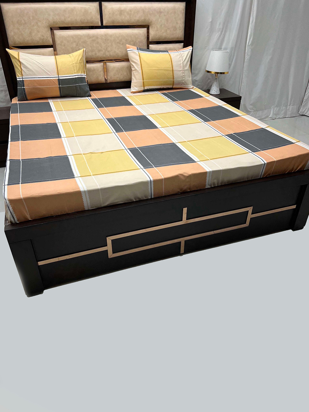 

Pure Decor Leisure Fur Black & Yellow 260 TC Flat King Bedsheet With 2 Pillow Covers