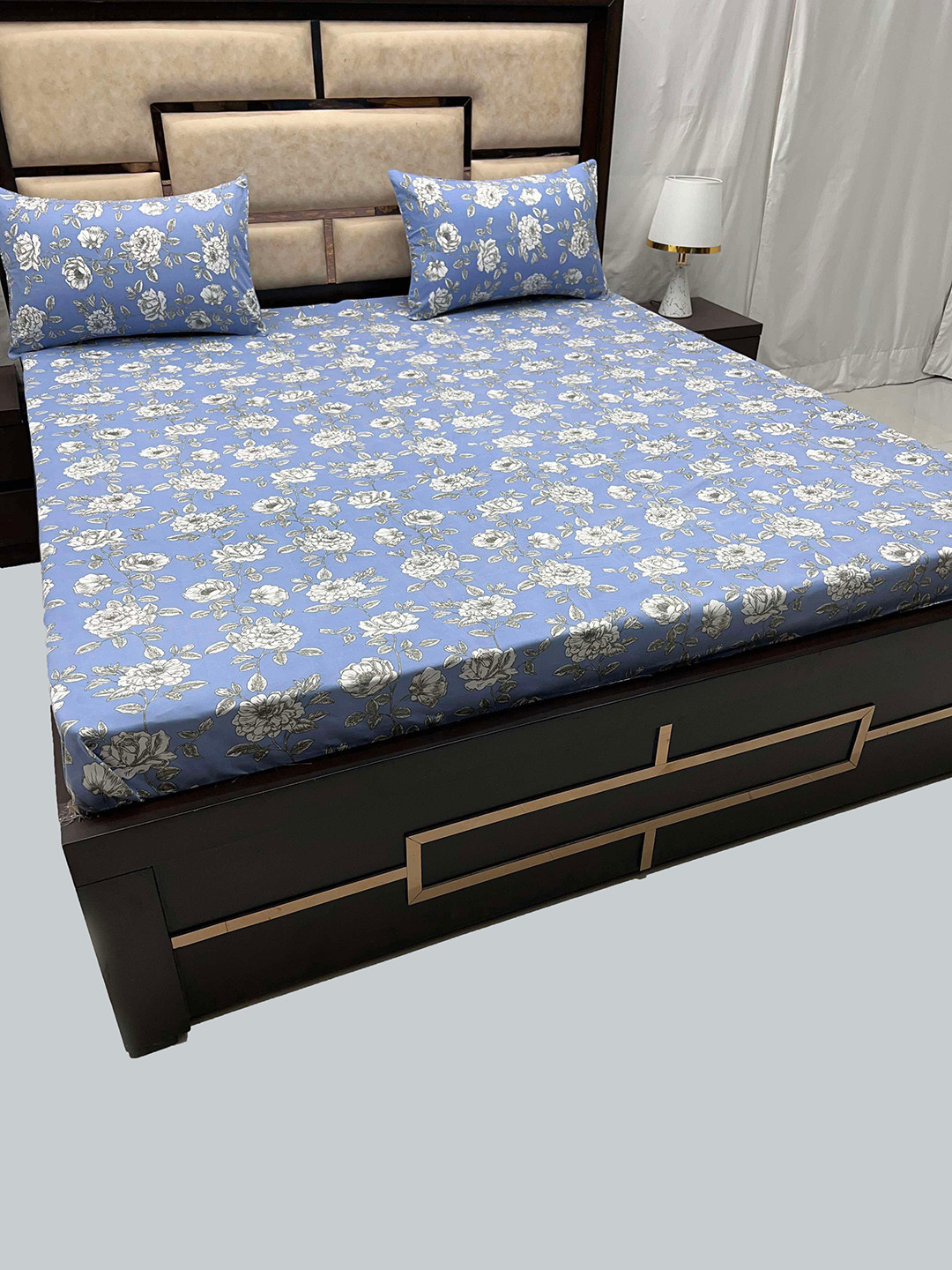 

Pure Decor Leisure Fur Blue & White Floral 260 TC Flat King Bedsheet & 2 Pillow Covers