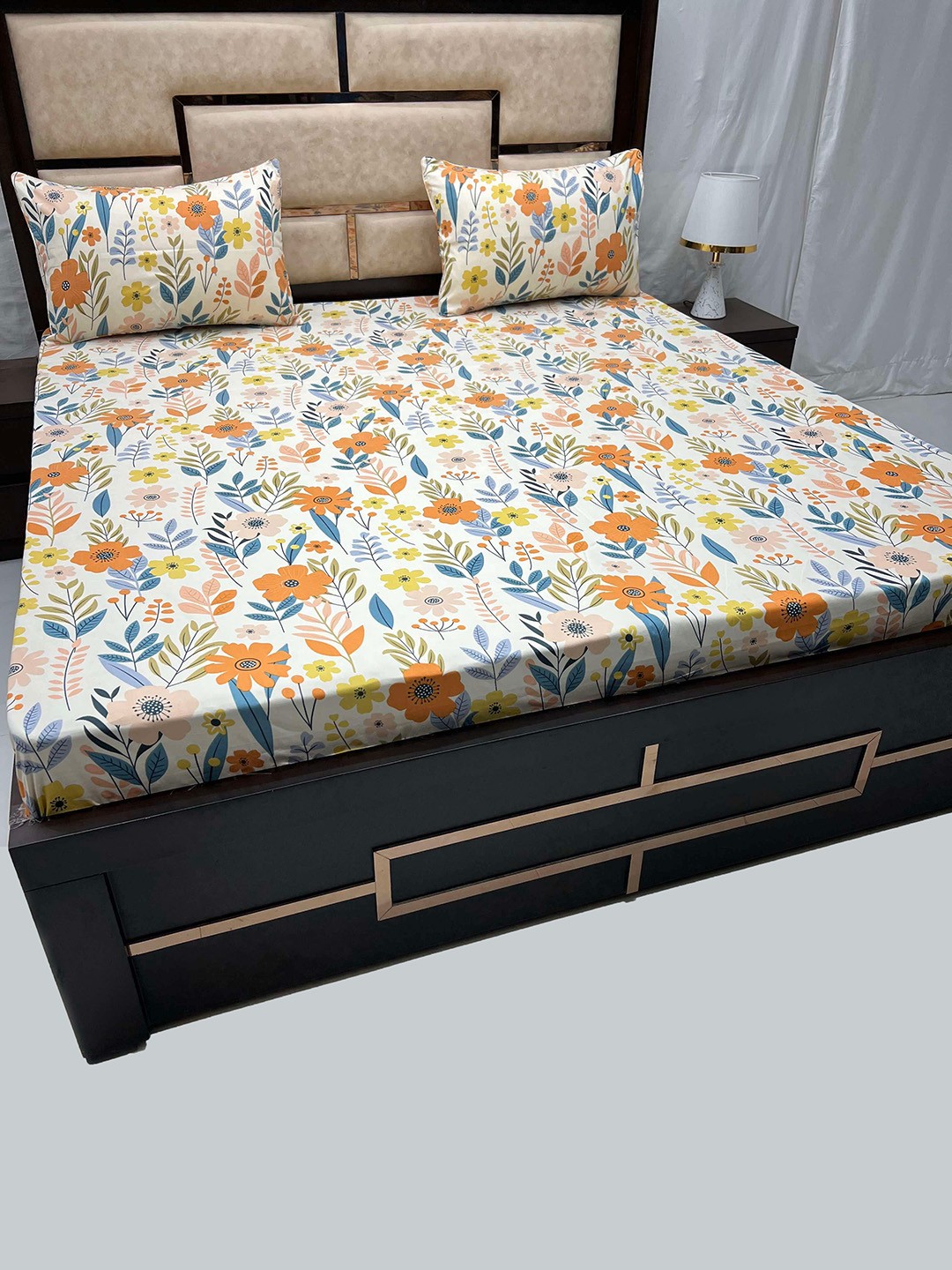 

Pure Decor Leisure Fur Orange & White Floral 260 TC Flat King Bedsheet & 2 Pillow Covers