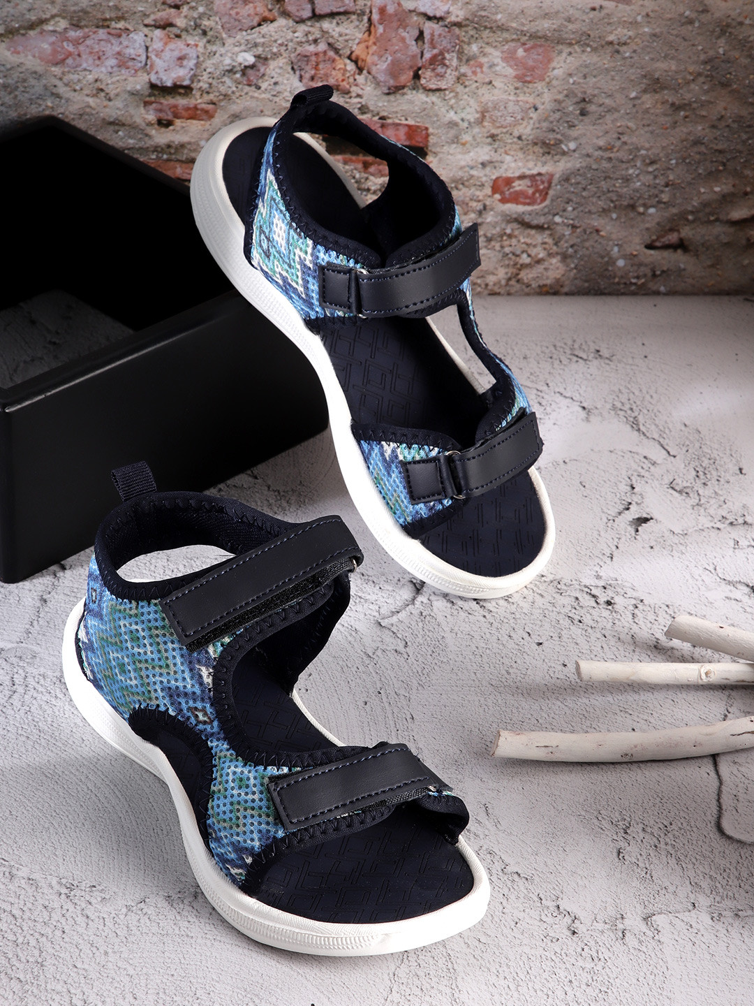 

Roadster Women Printed Sports Sandals, Navy blue