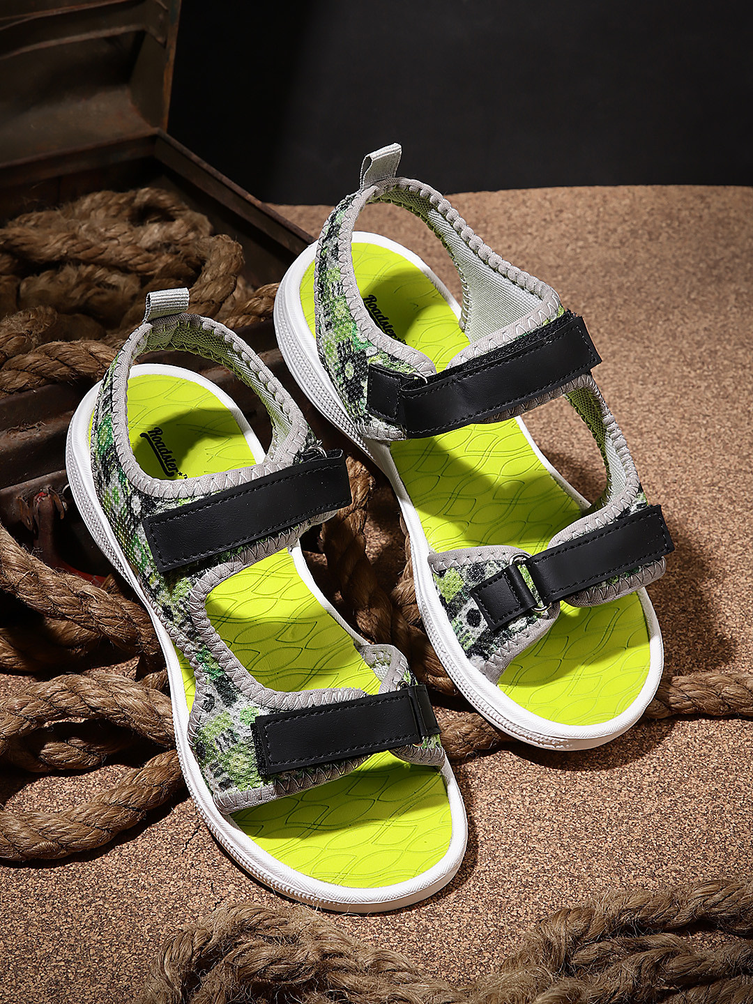 

Roadster Women Printed & Woven Design Sports Sandals, Green