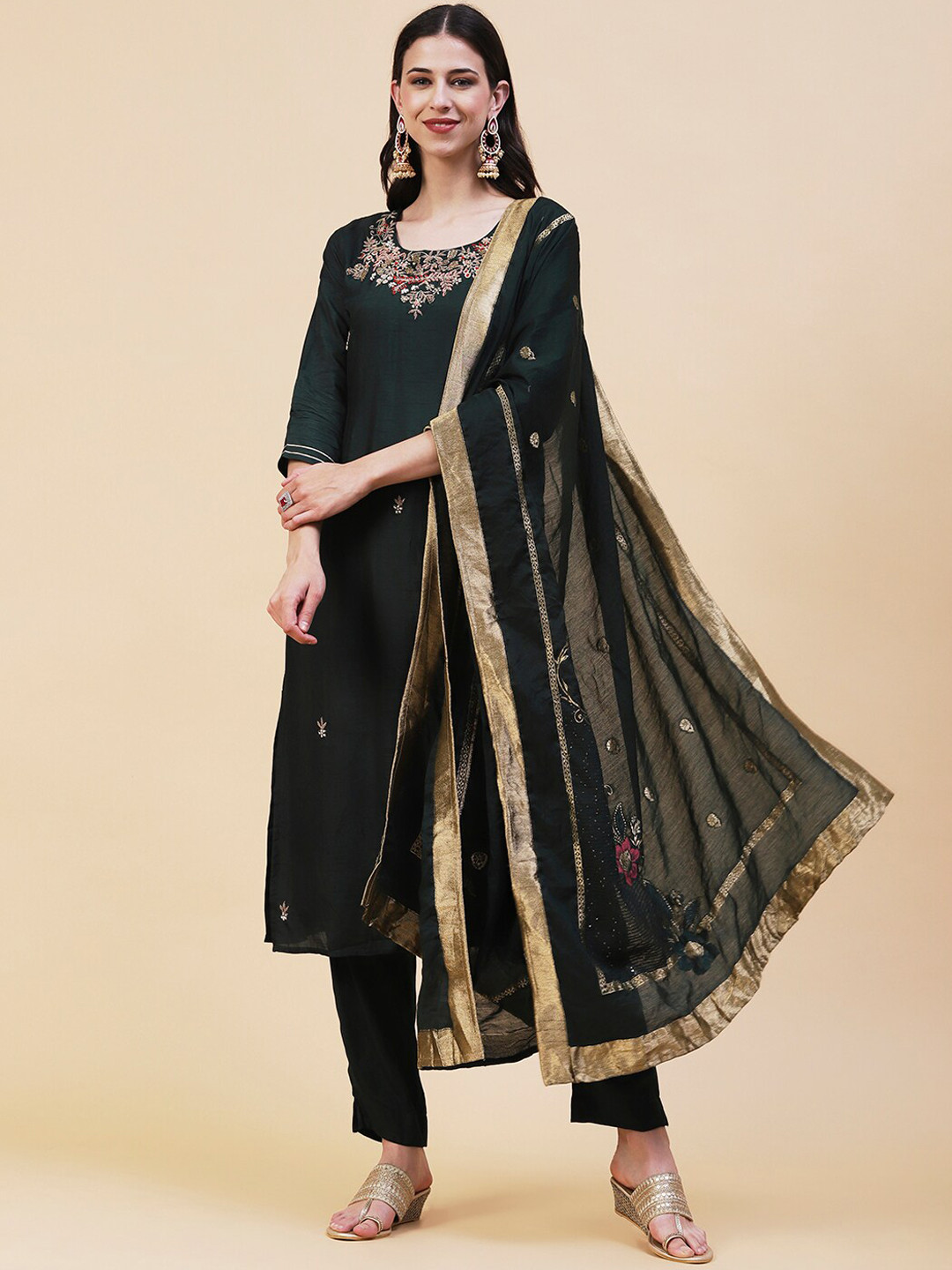 

FASHOR Ethnic Motifs Embroidered Zardozi Kurta With Trousers & Dupatta, Green