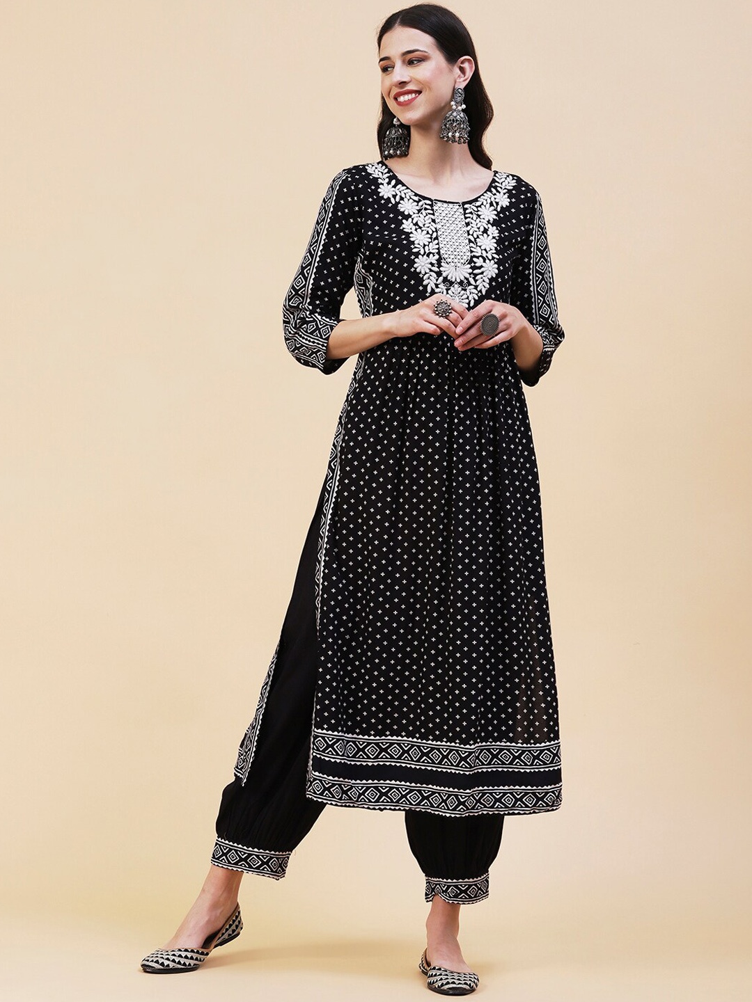 

FASHOR Round Neck Ethnic Motifs Embroidered A-Line Kurta With Harem Pants, Black