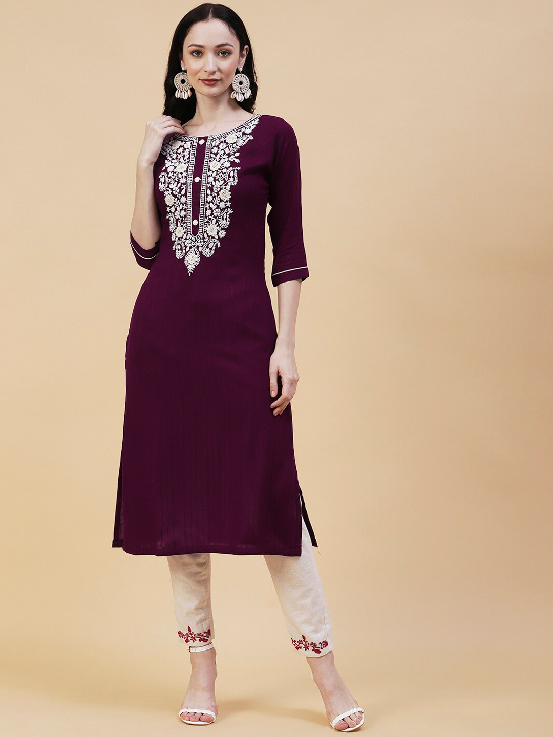 

FASHOR Round Neck Ethnic Motifs Embroidered Kurta With Trousers, Burgundy