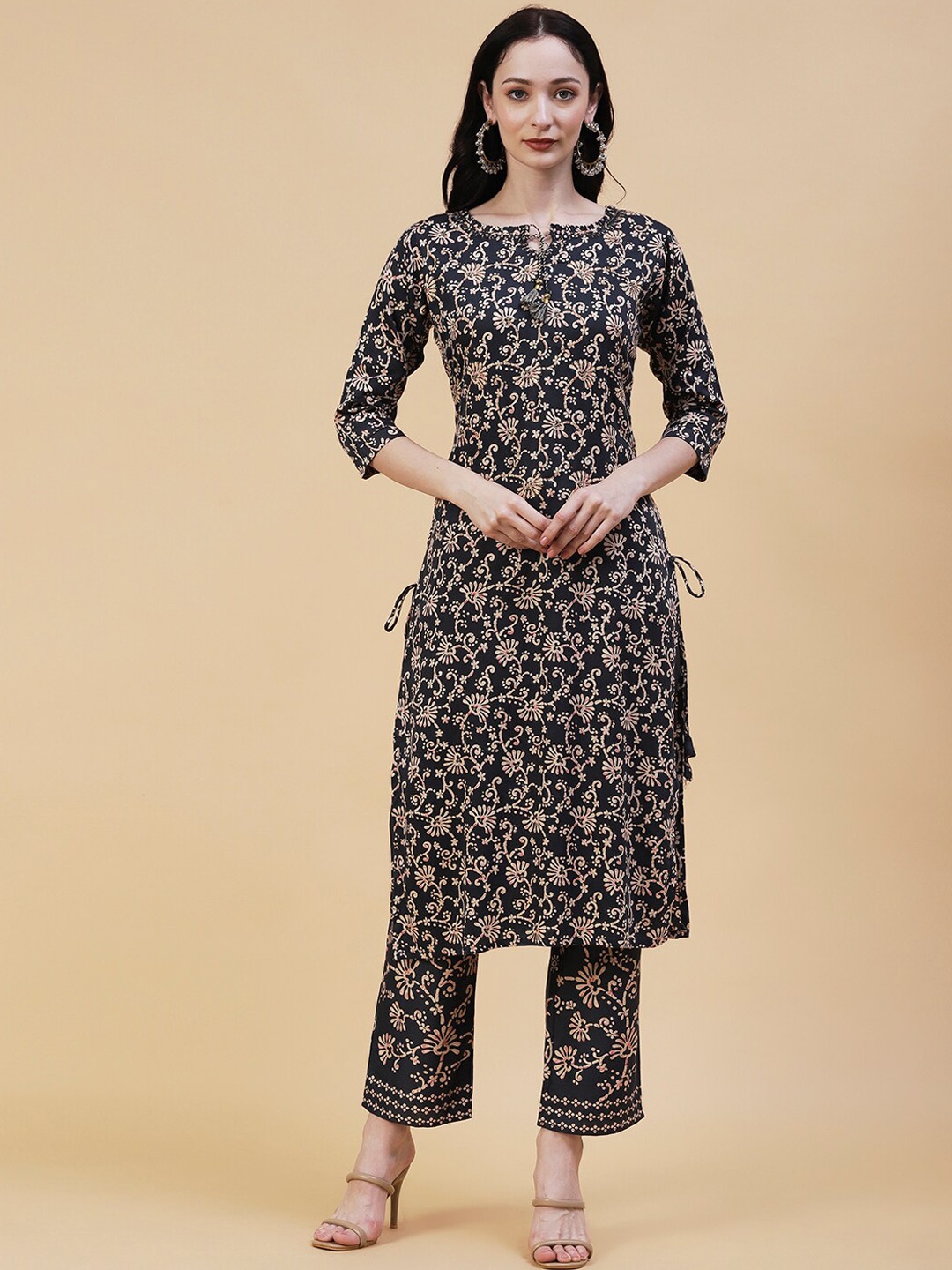 

FASHOR Floral Printed Tie-Up Neck Kurta with Trousers, Charcoal