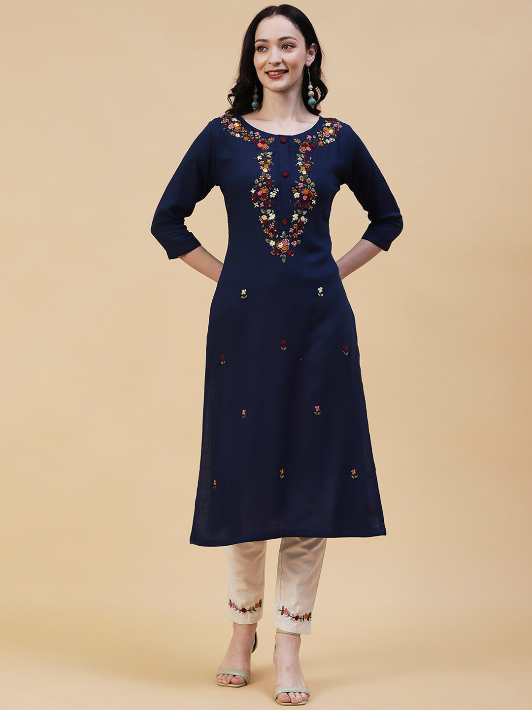 

FASHOR Round Neck Floral Embroidered Kurta With Trousers, Blue