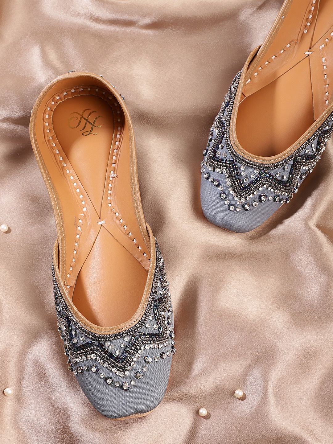 

House of Pataudi Women Embellished Ethnic Mojaris, Grey