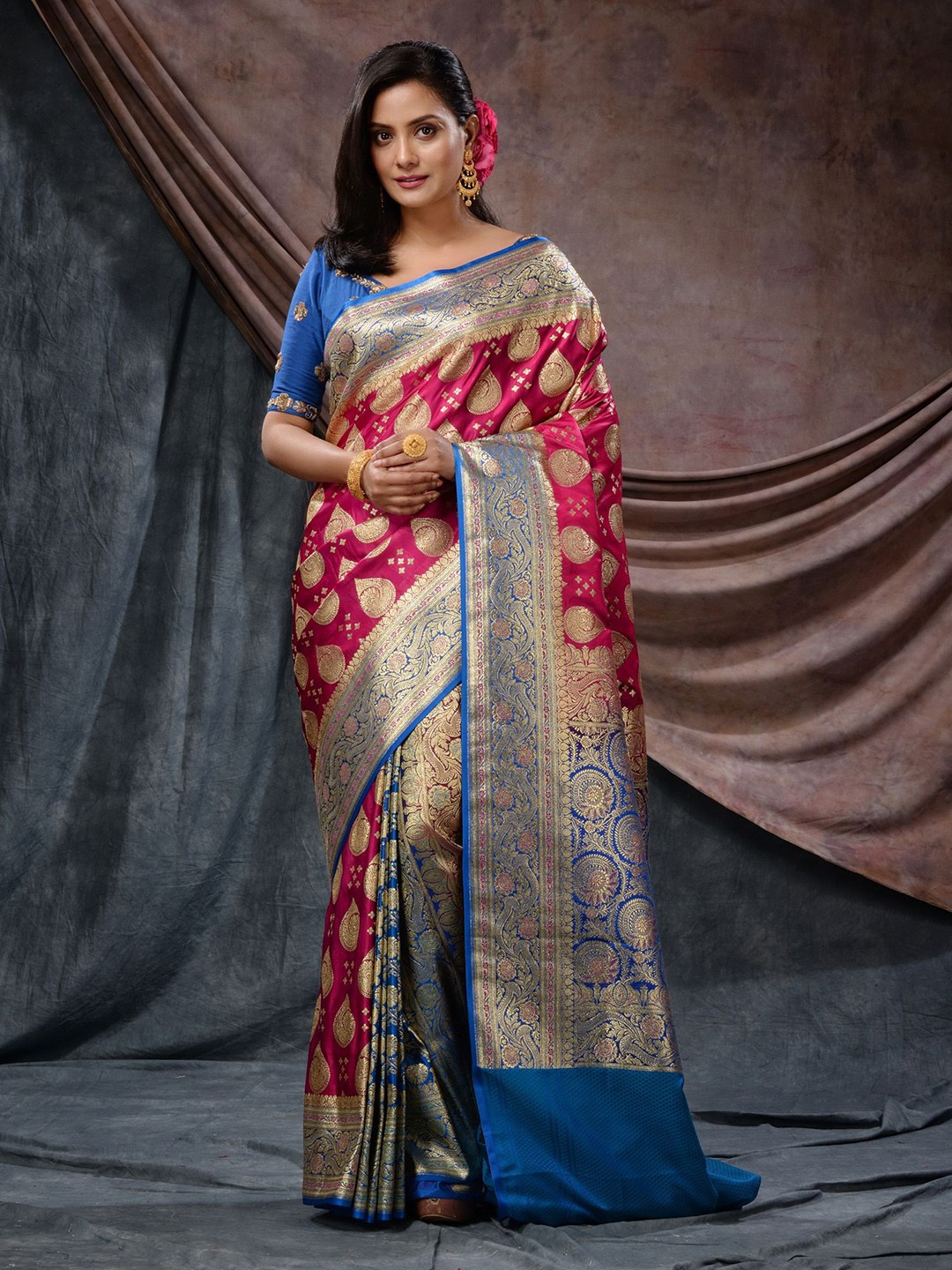 

Charukriti Floral Woven Design Zari Banarasi Saree, Magenta