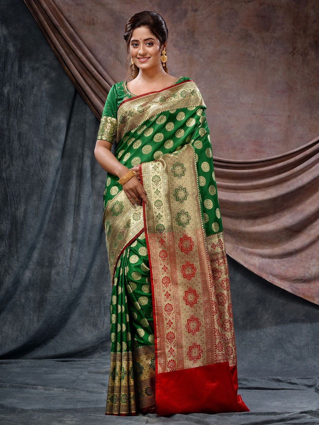 

Charukriti Floral Woven Design Zari Handwoven Katan Silk Banarasi Saree, Green