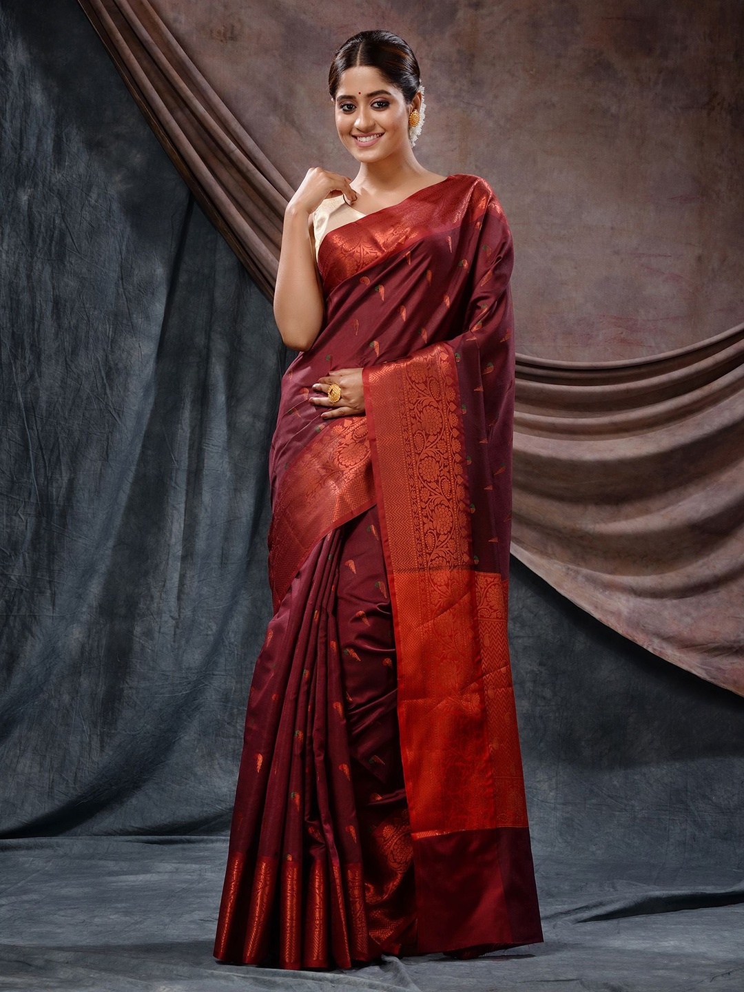 

Charukriti Woven Design Zari Silk Blend Saree, Maroon