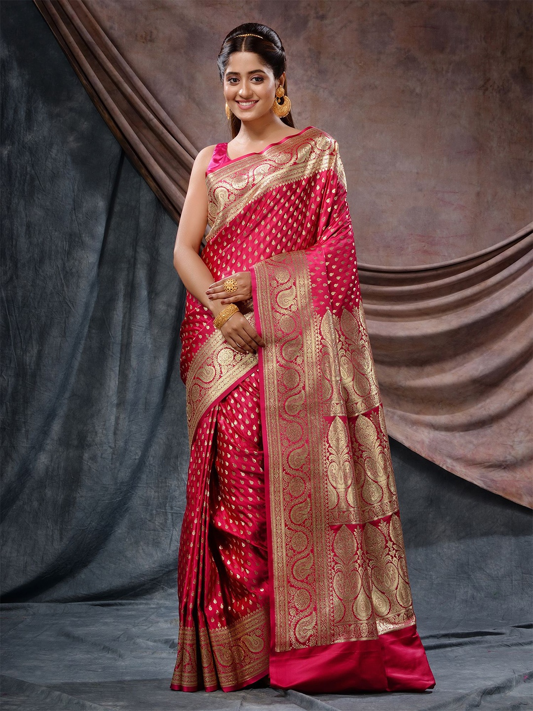 

Charukriti Ethnic Woven Design Zari Banarasi Saree, Fuchsia