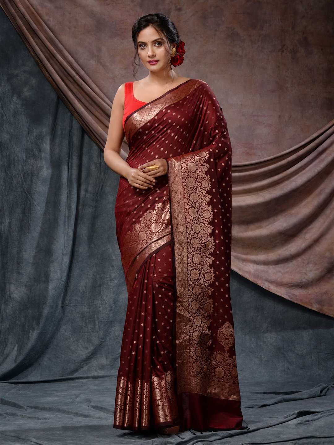 

Charukriti Floral Woven Design Zari Saree, Maroon