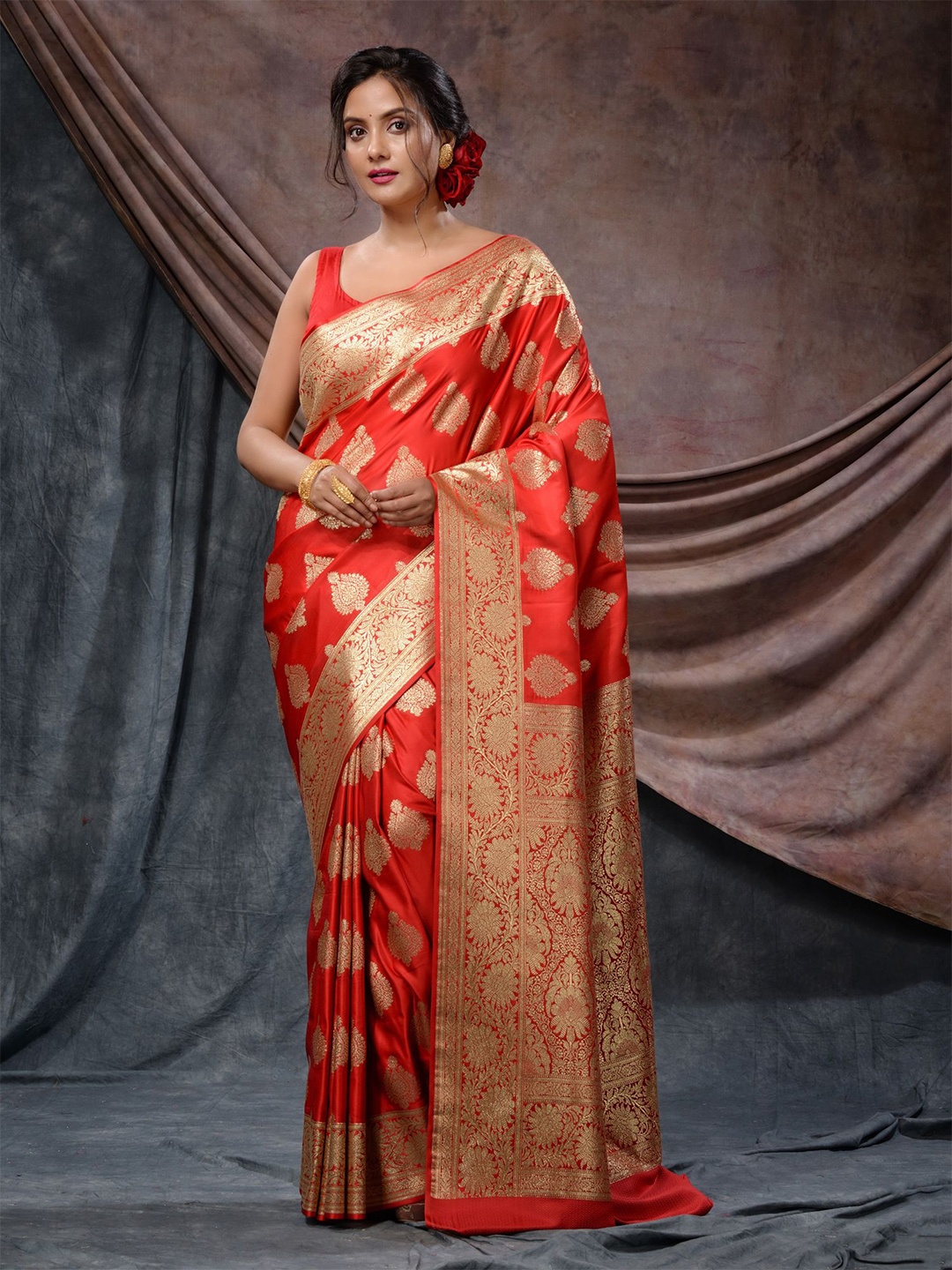 

Charukriti Floral Woven Design Zari Banarasi Saree, Red