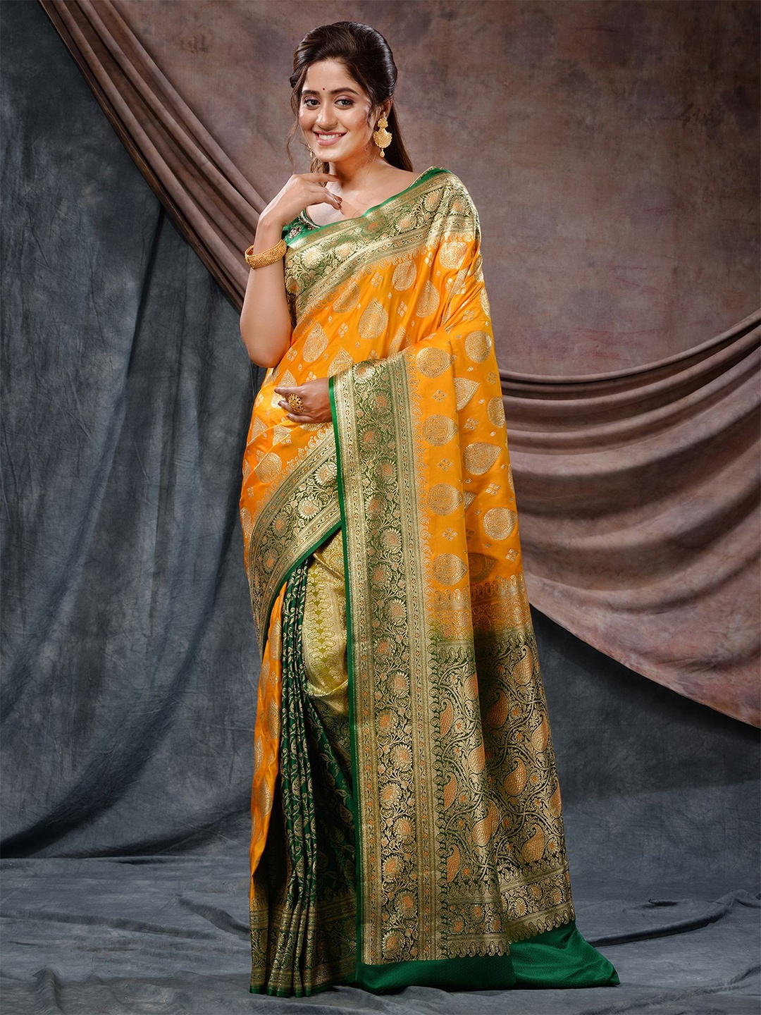 

Charukriti Paisley Woven Design Zari Banarasi Saree, Yellow