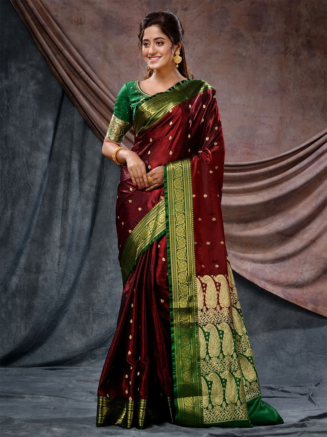 

Charukriti Paisley Woven Design Zari Saree, Maroon