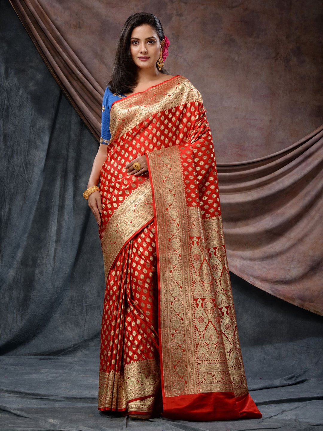 

Charukriti Ethnic Motifs Woven Design Zari Banarasi Saree, Red
