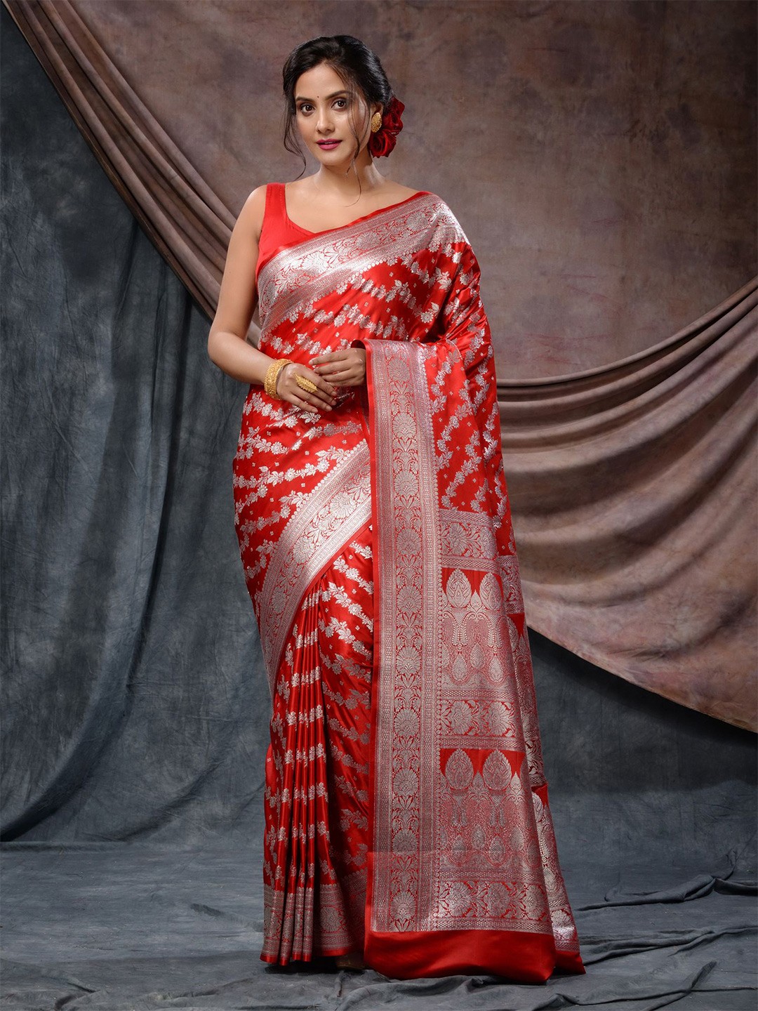 

Charukriti Ethnic Motifs Woven Design Zari Banarasi Saree, Red