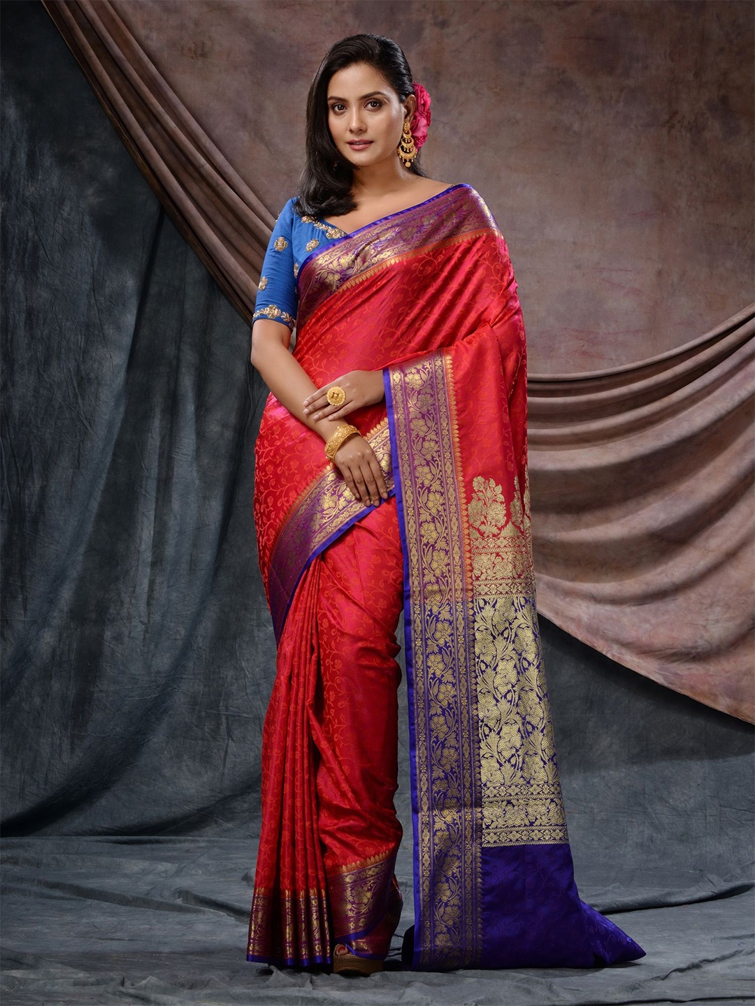 

Charukriti Ethnic Motifs Woven Design Zari Saree, Red