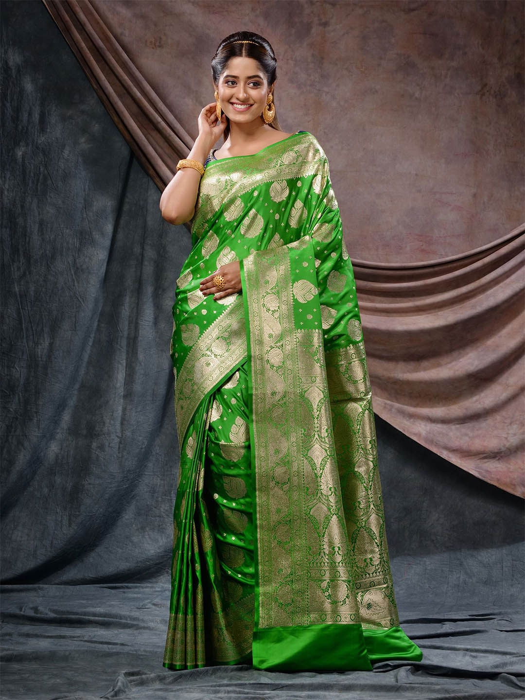 

Charukriti Ethnic Motif Woven Design Zari Banarasi Saree, Green