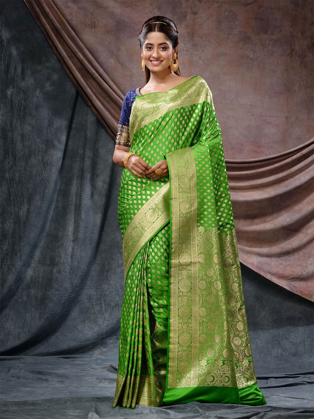

Charukriti Ethnic Motif Woven Design Zari Banarasi Saree, Green