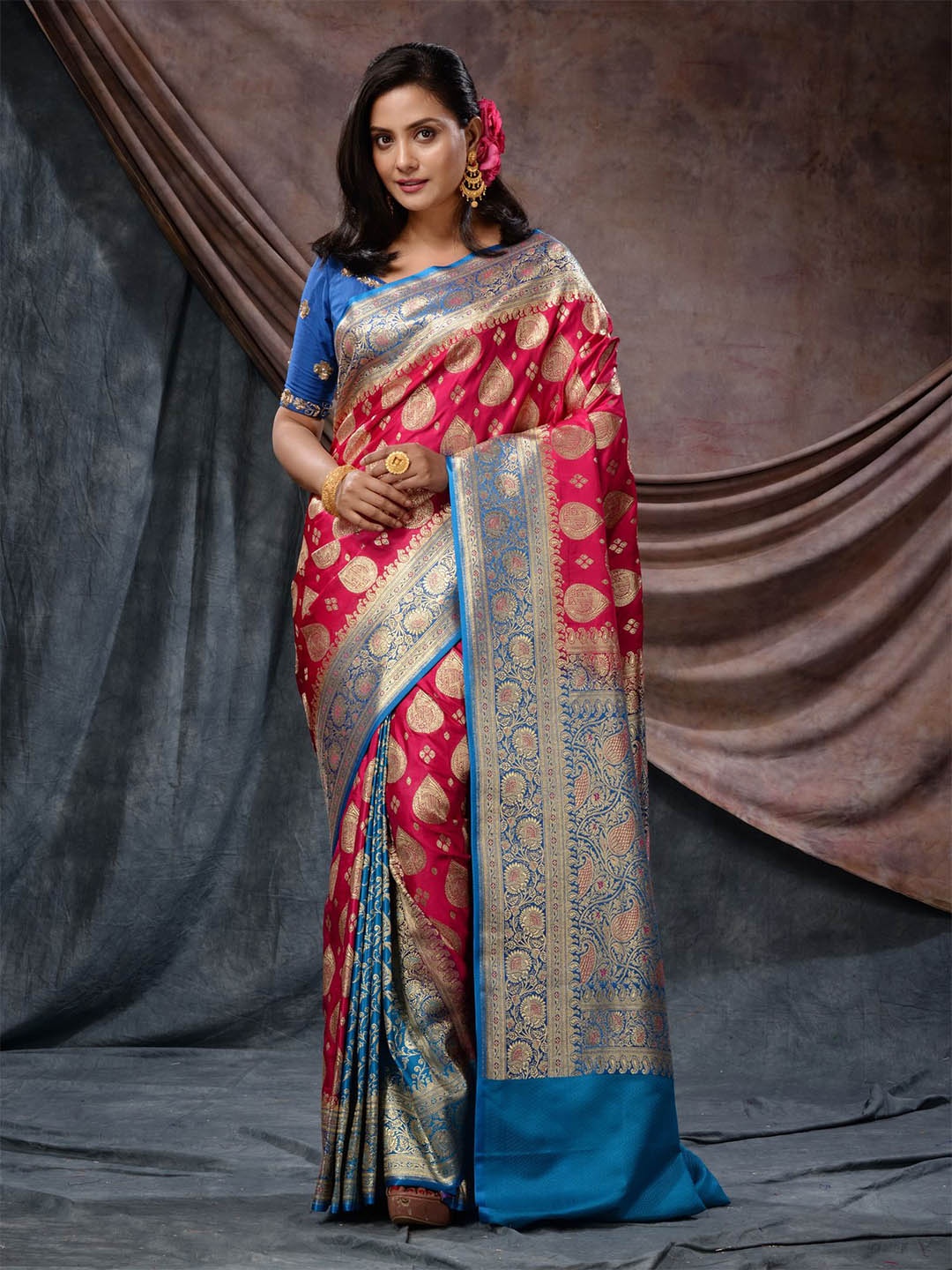 

Charukriti Paisley Woven Design Zari Banarasi Saree, Fuchsia