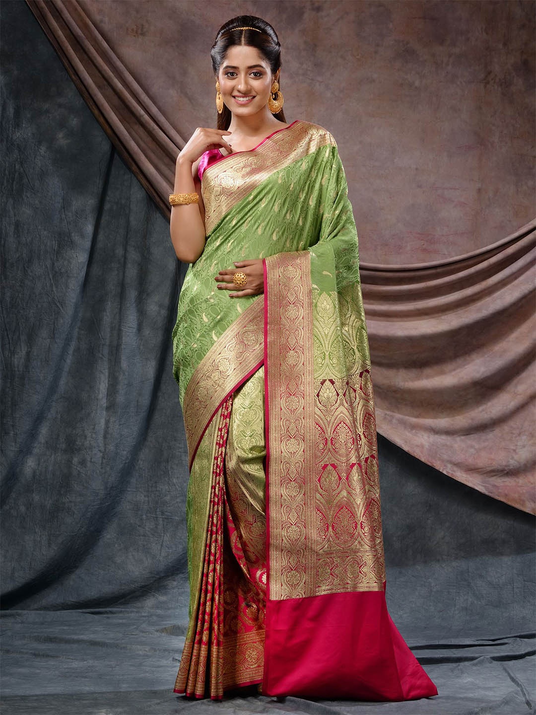 

Charukriti Ethnic Motif Woven Design Zari Banarasi Saree, Green