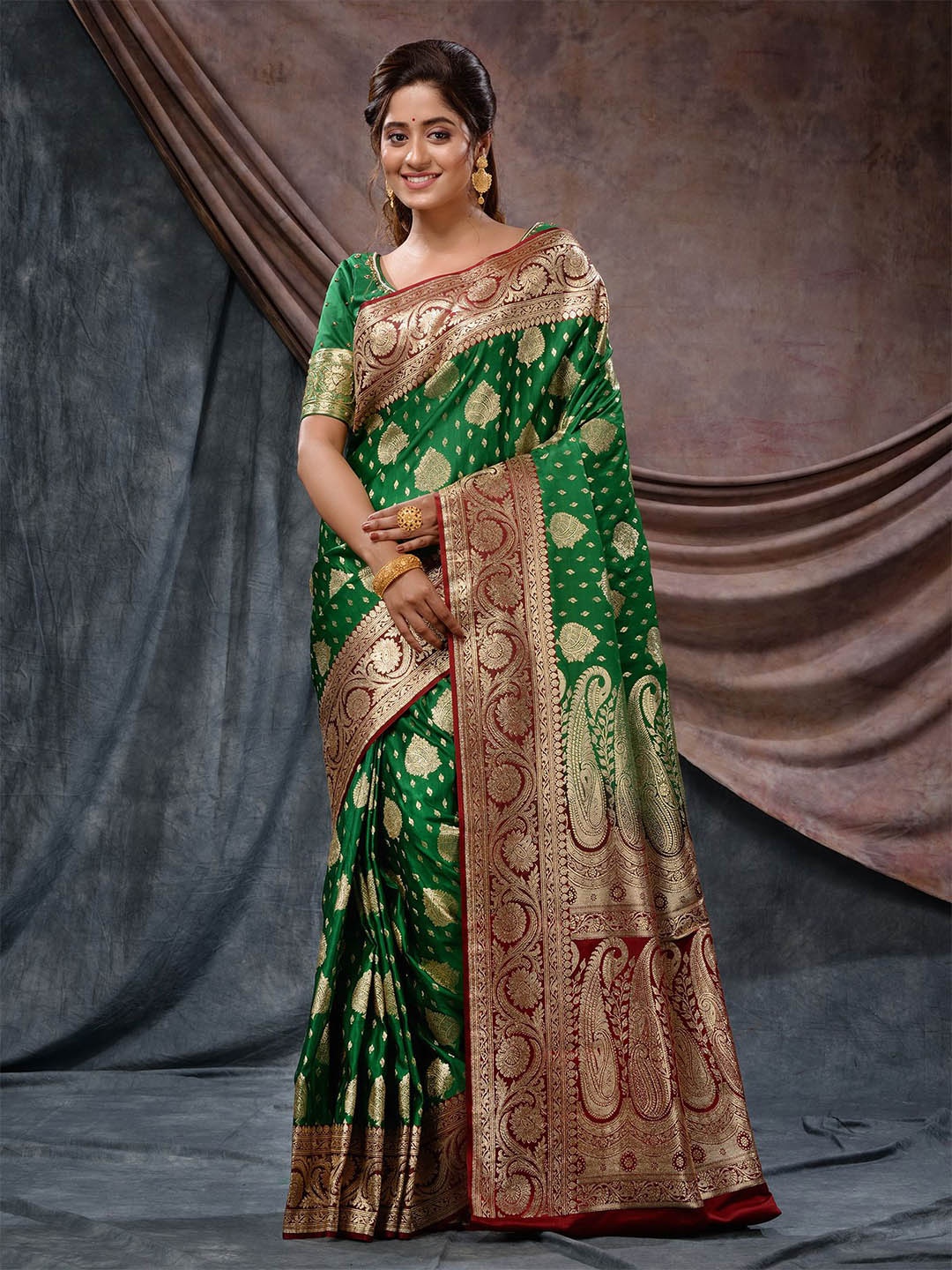 

Charukriti Ethnic Motif Woven Design Zari Banarasi Saree, Green