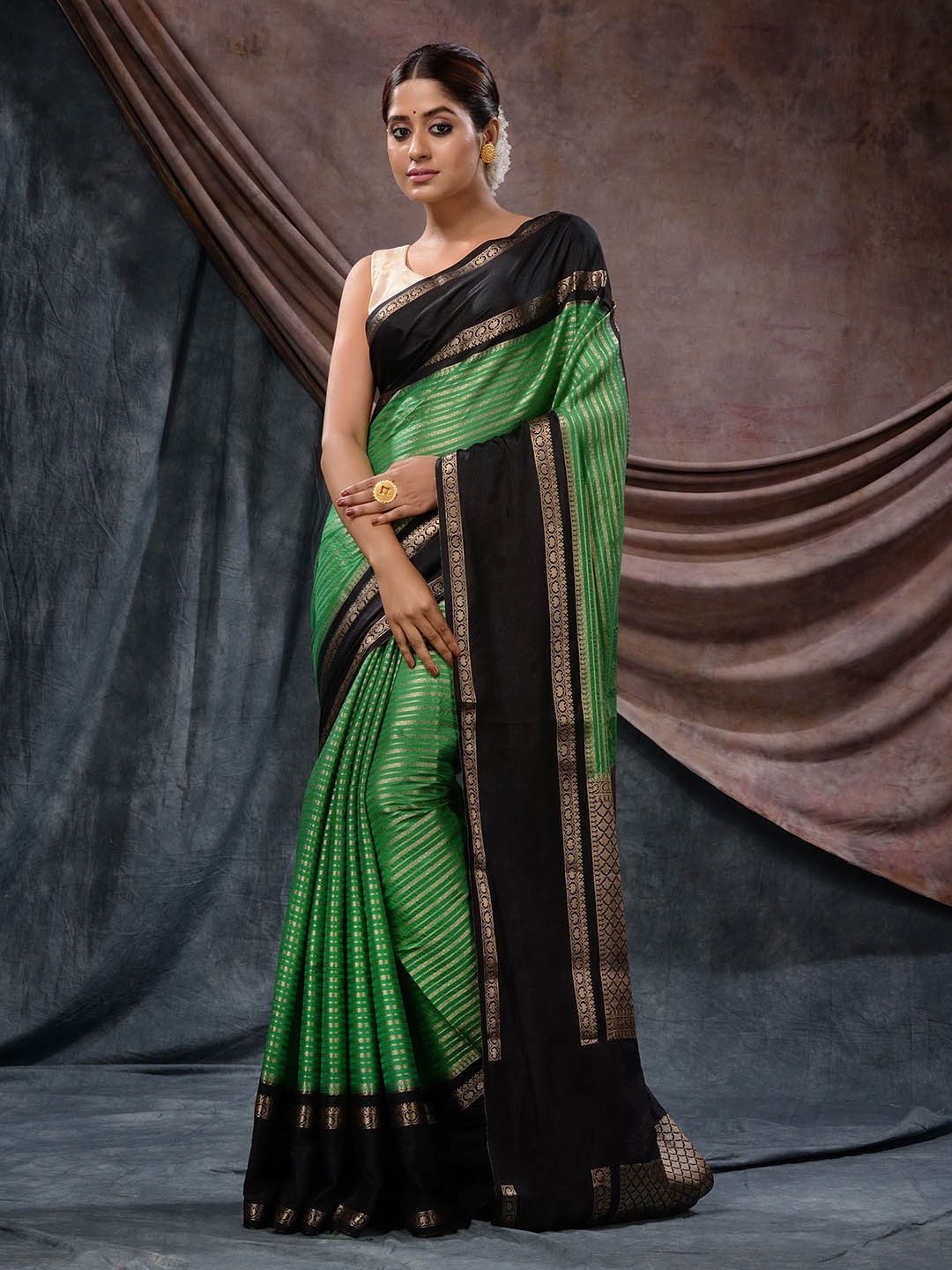 

Charukriti Woven Design Zari Silk Blend Banarasi Saree, Green