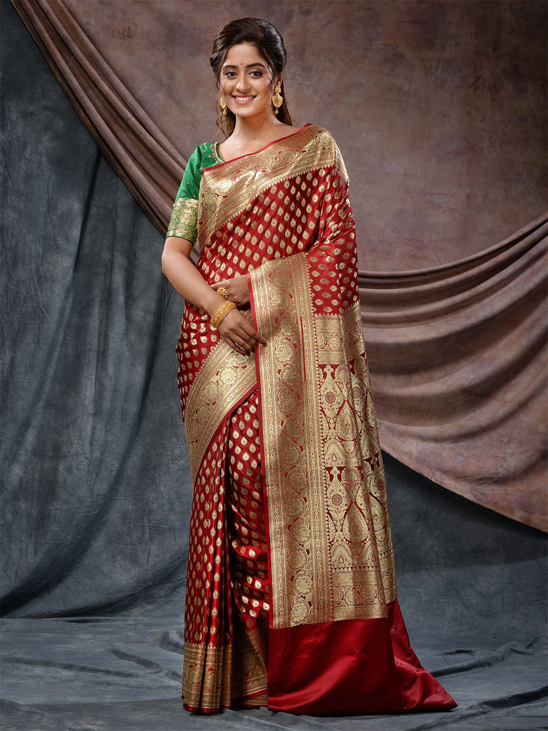 

Charukriti Ethnic Motif Woven Design Zari Banarasi Saree, Red