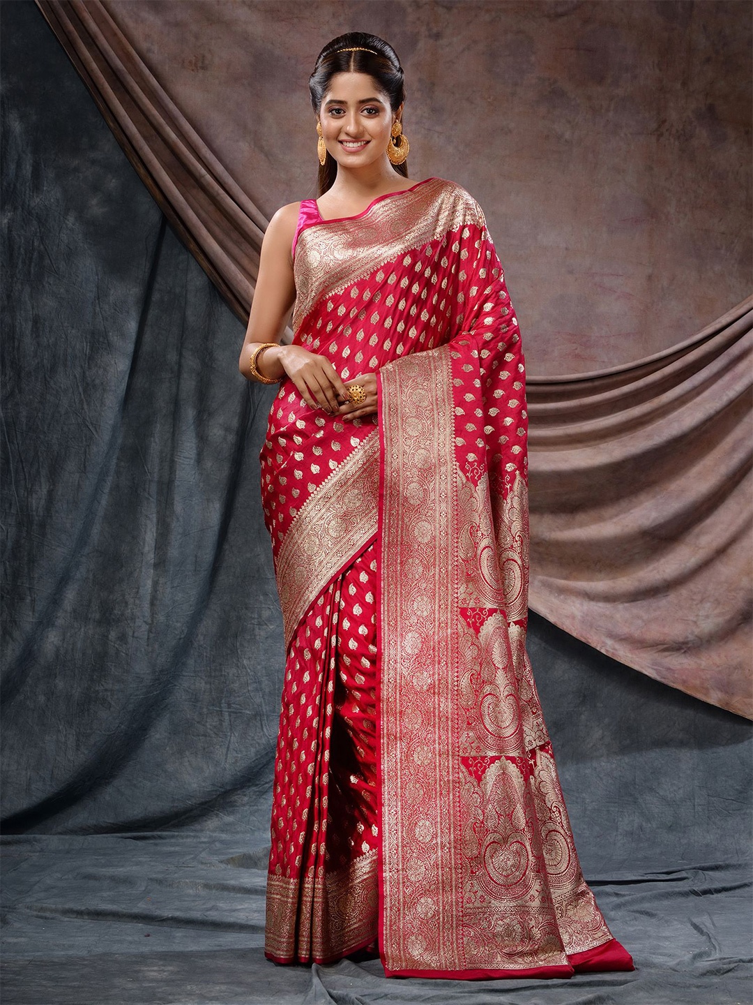 

Charukriti Ethnic Motif Woven Design Zari Banarasi Saree, Fuchsia