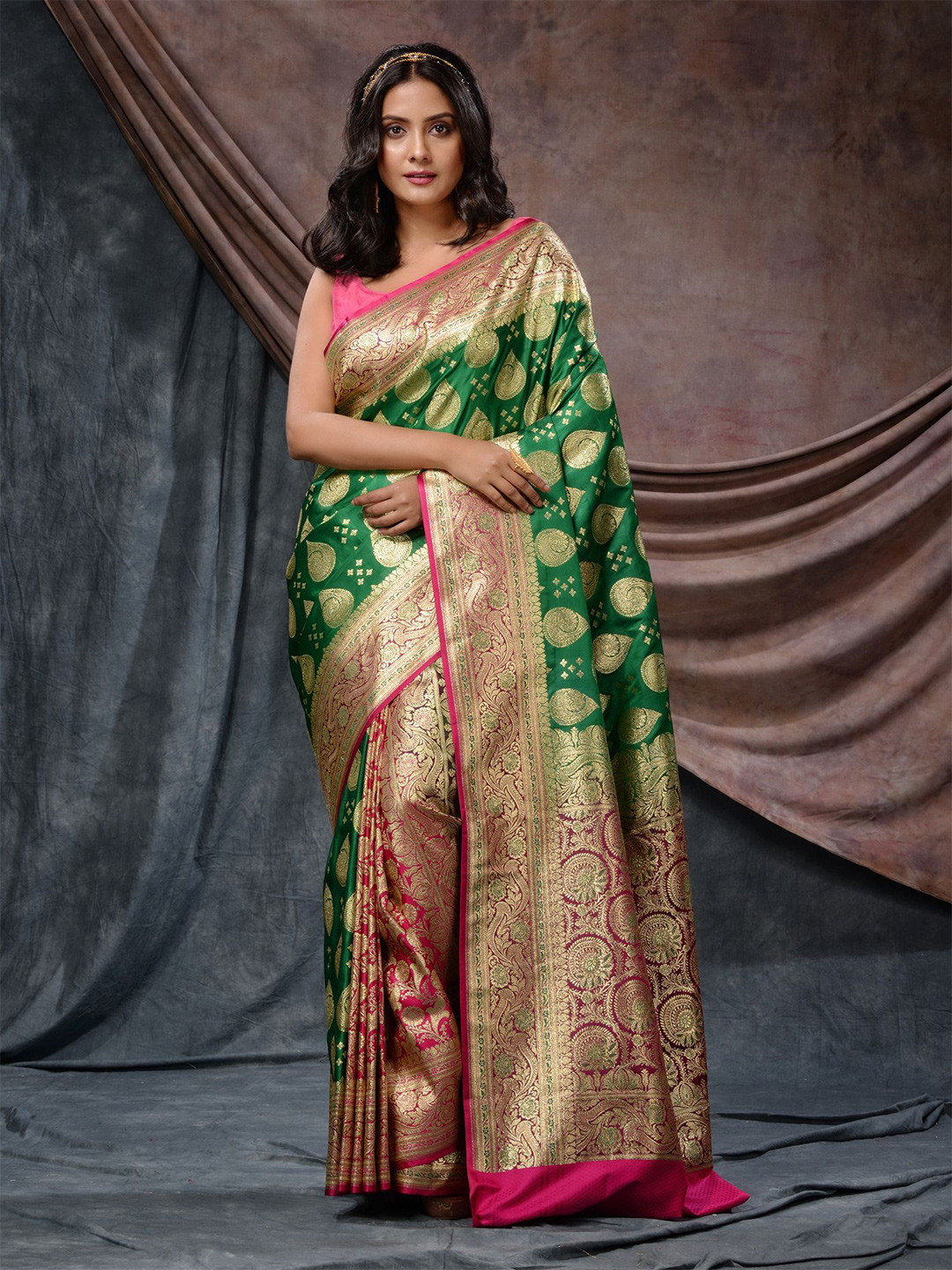 

Charukriti Ethnic Motifs Woven Design Zari Banarasi Saree, Green