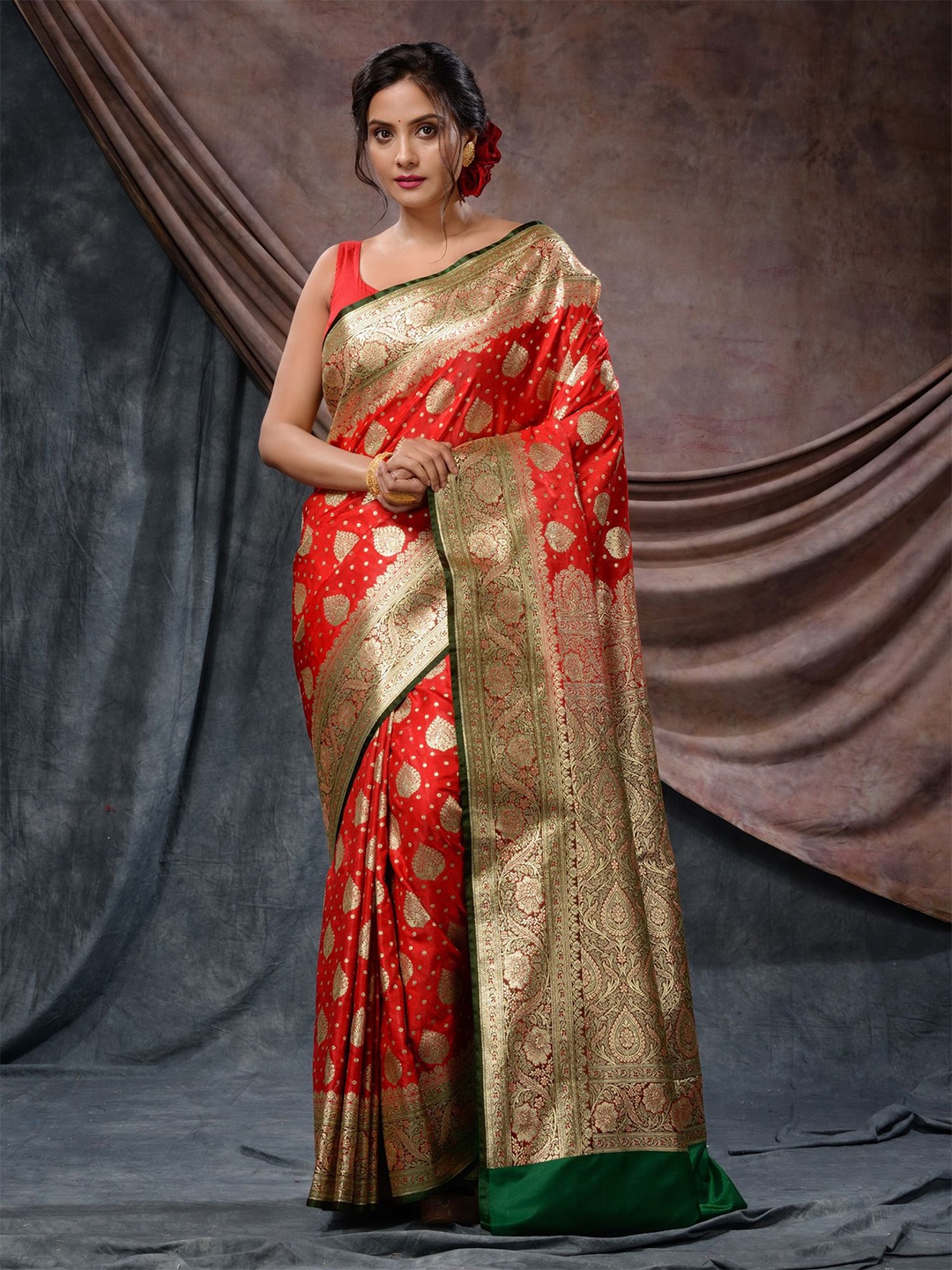 

Charukriti Ethnic Motifs Woven Design Zari Banarasi Saree, Red