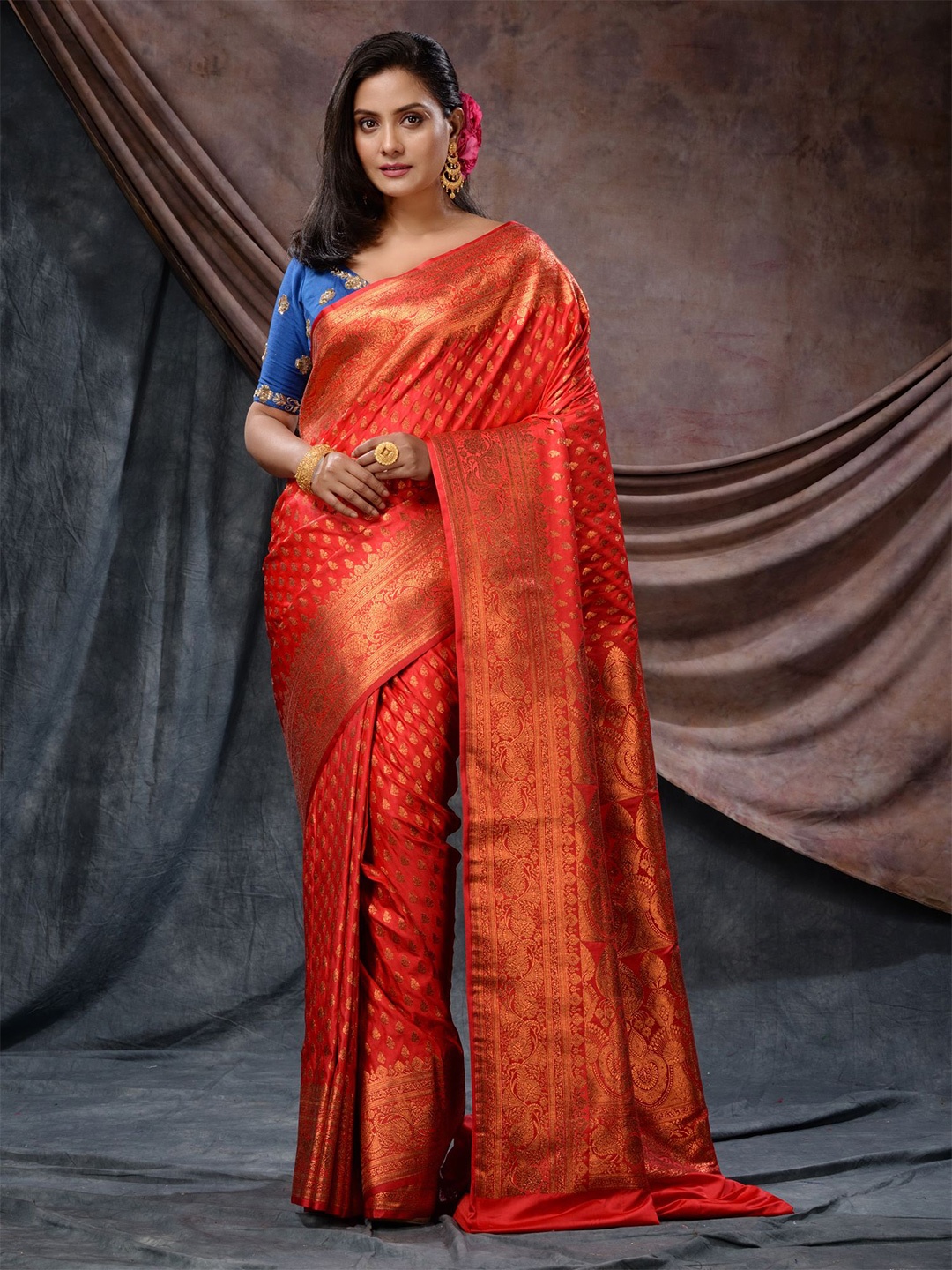 

Charukriti Ethnic Motifs Woven Design Zari Banarasi Saree, Red