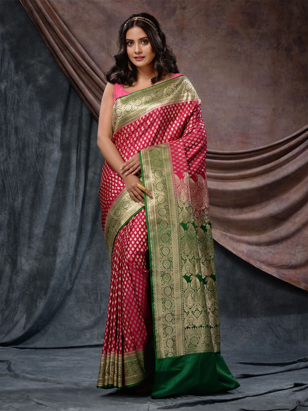

Charukriti Ethinic Motifs Woven Design Zari Banarasi Saree, Magenta