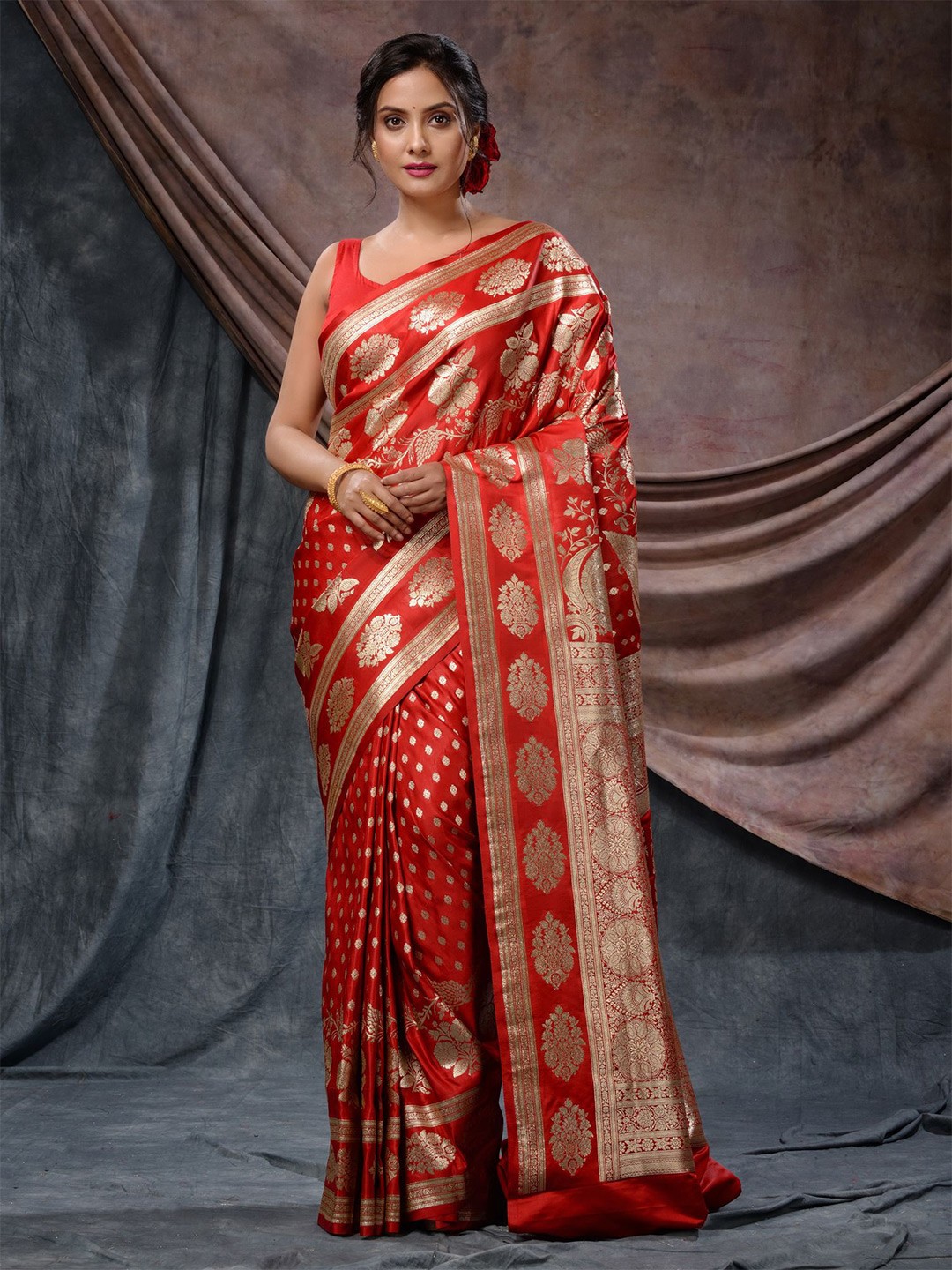 

Charukriti Ethnic Motif Woven Design Zari Banarasi Saree, Red