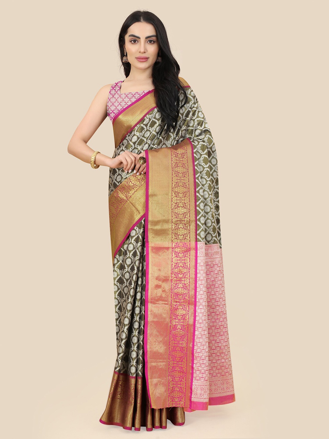 

Royal Rajgharana Saree Floral Woven Design Zari Banarasi Sarees, Black