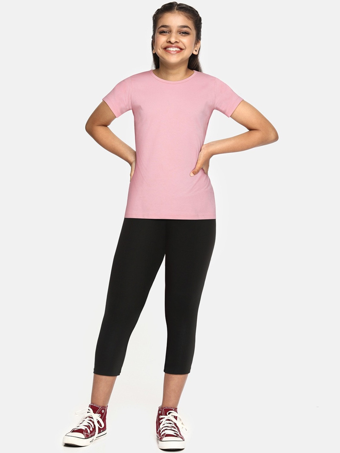 

SEYBIL Girls Three-Fourth Capri Leggings, Black