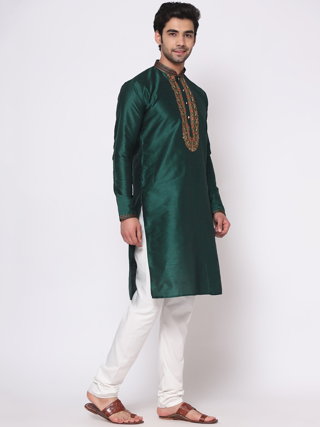 

GoStyle Ethnic Motifs Embroidered Pure Cotton Kurta with Churidar, Green