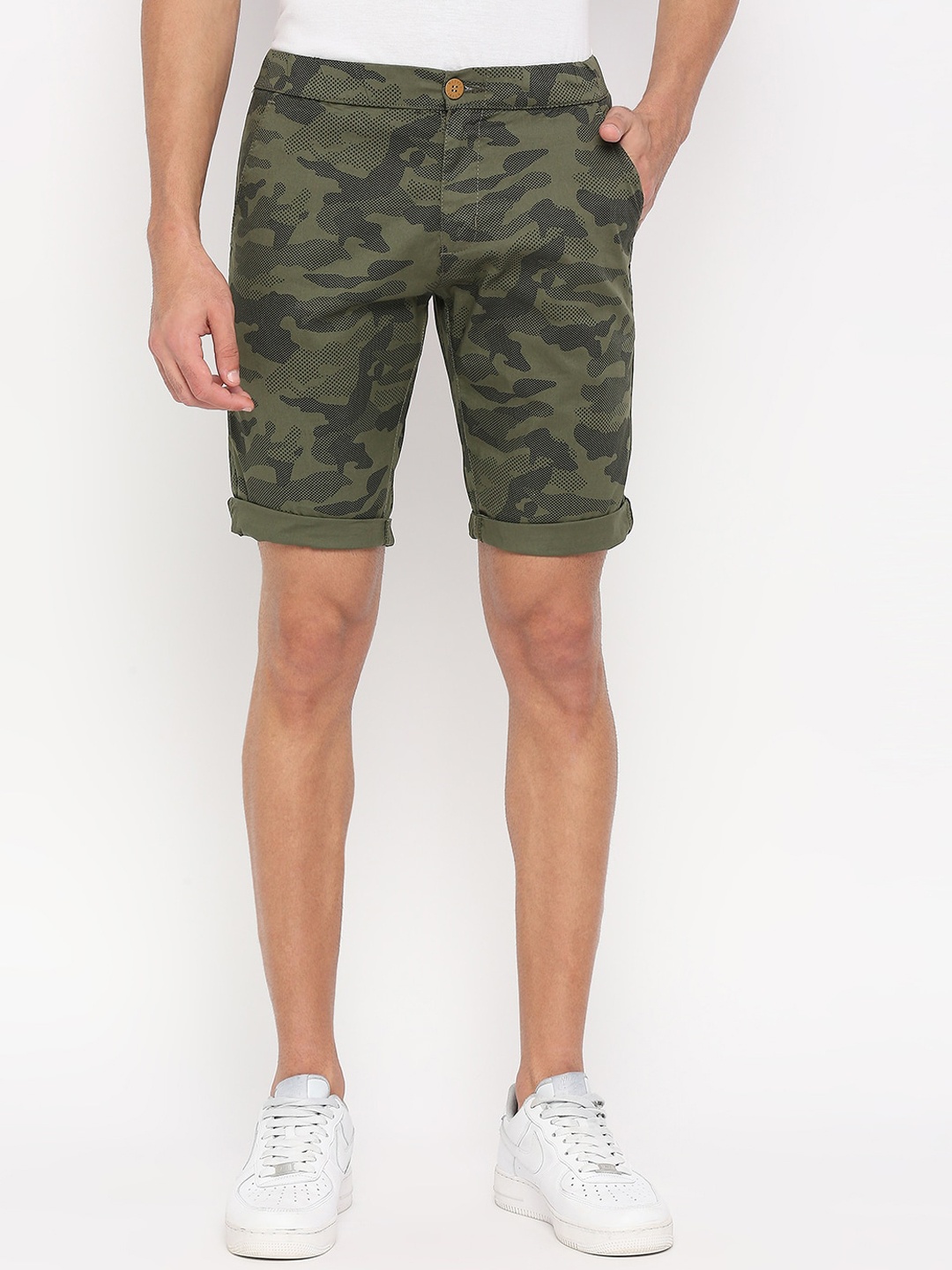 

beevee Men Camouflage Printed Mid-Rise Shorts, Green