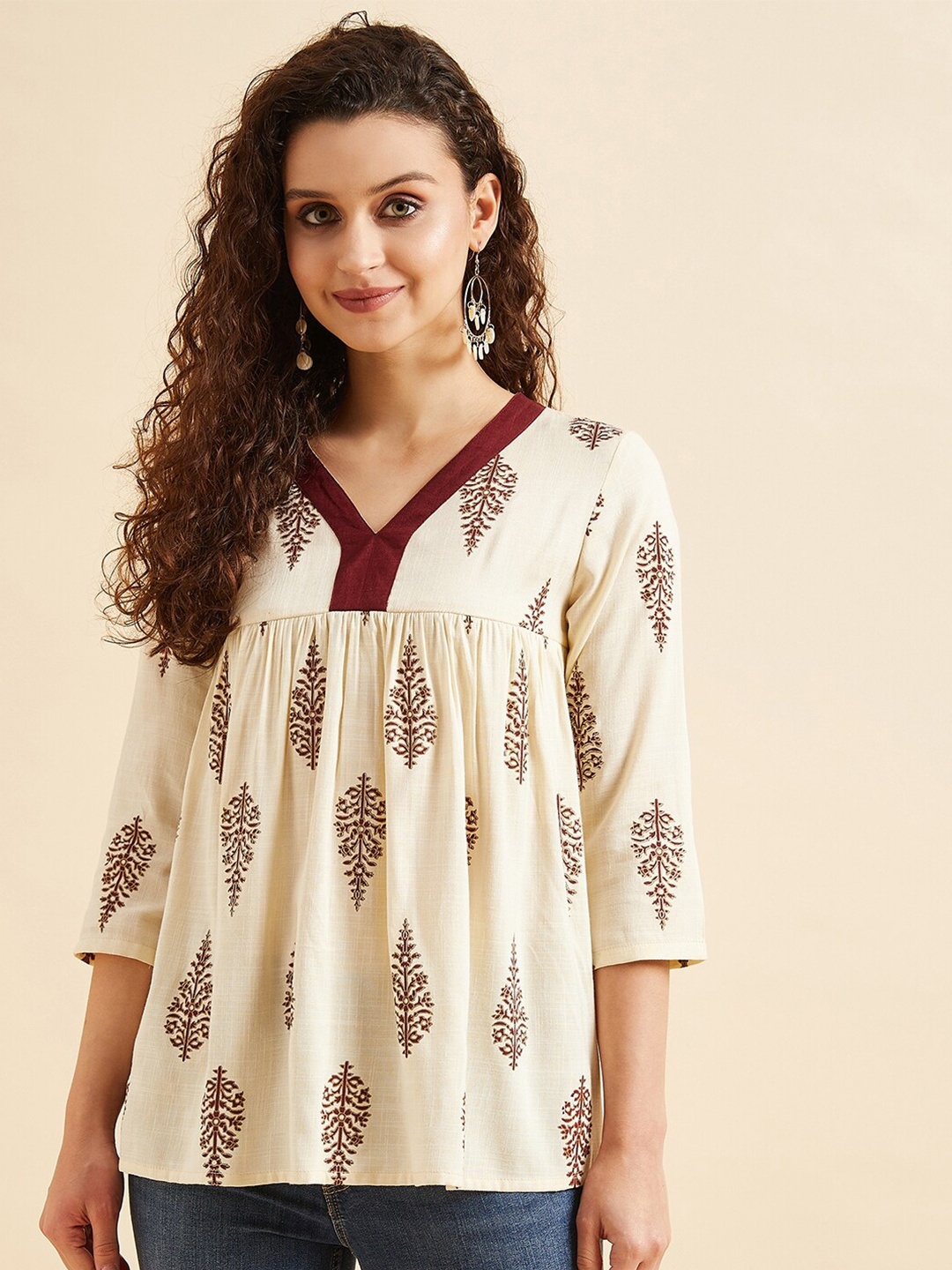 

PANIT Ethnic Motifs Printed V-Neck Kurti, Off white