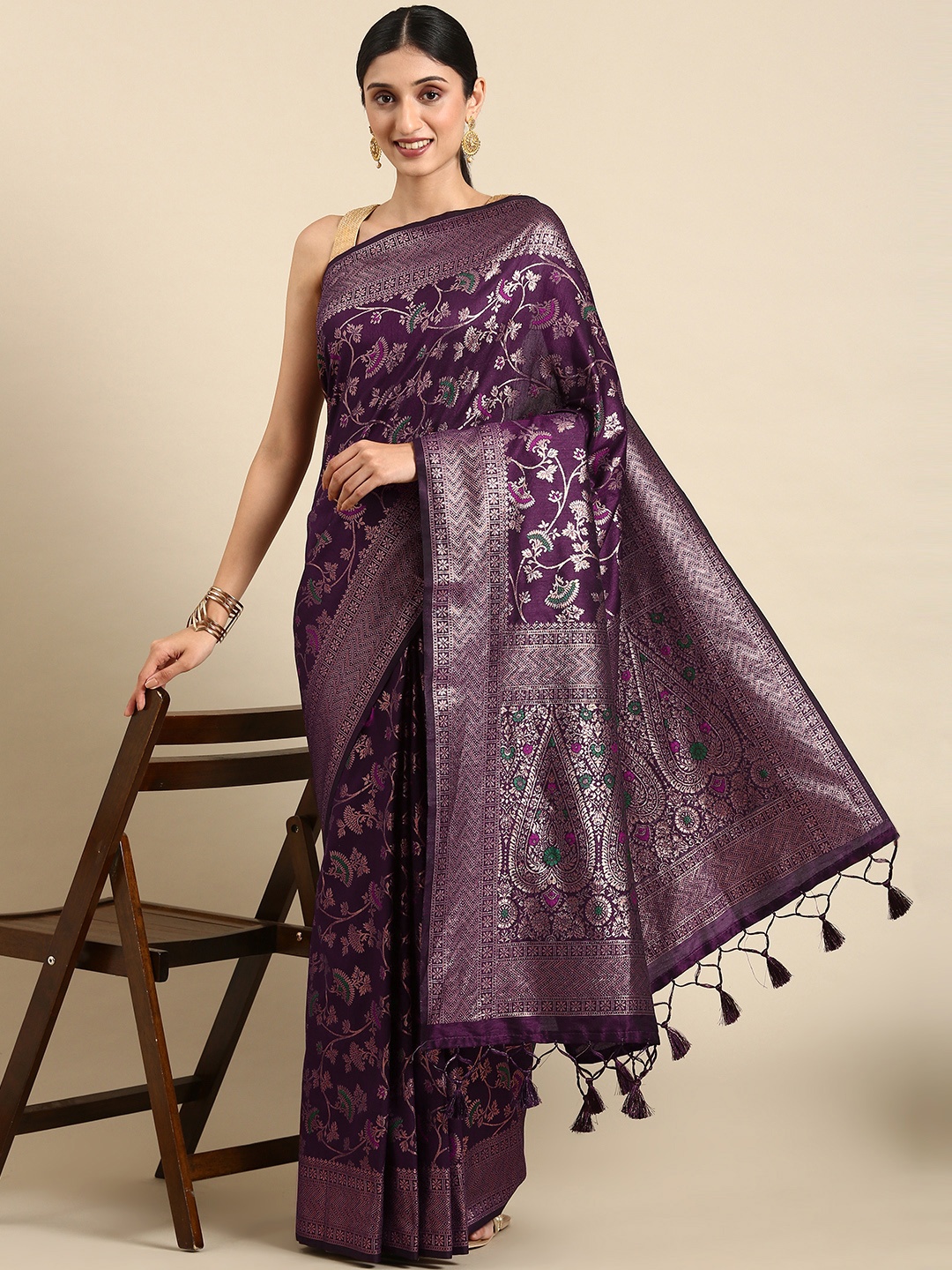 

VISHNU WEAVES Floral Zari Tussar Saree, Magenta
