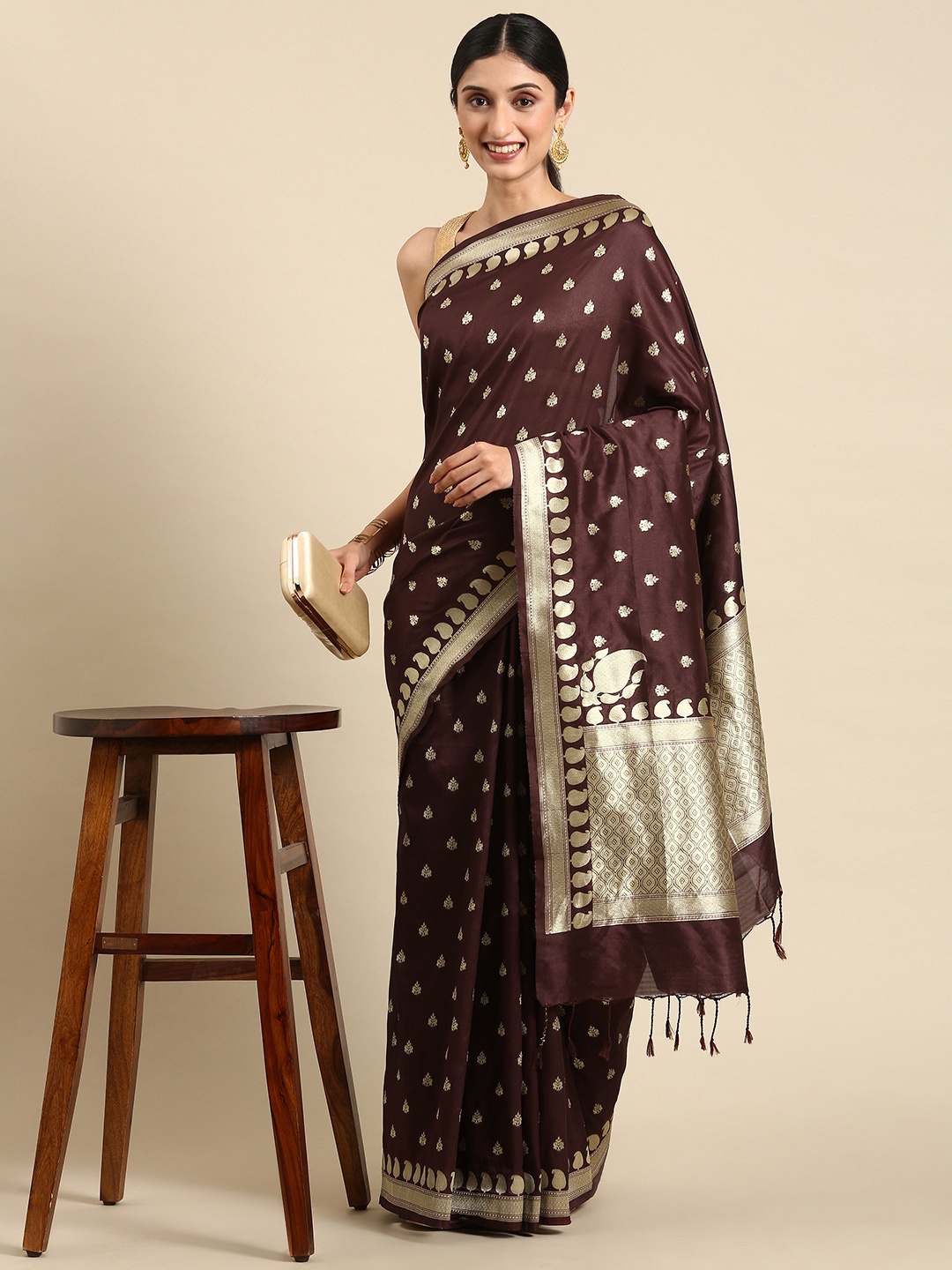 

VISHNU WEAVES Burgundy & Gold-Toned Woven Design Zari Silk Blend Banarasi Saree