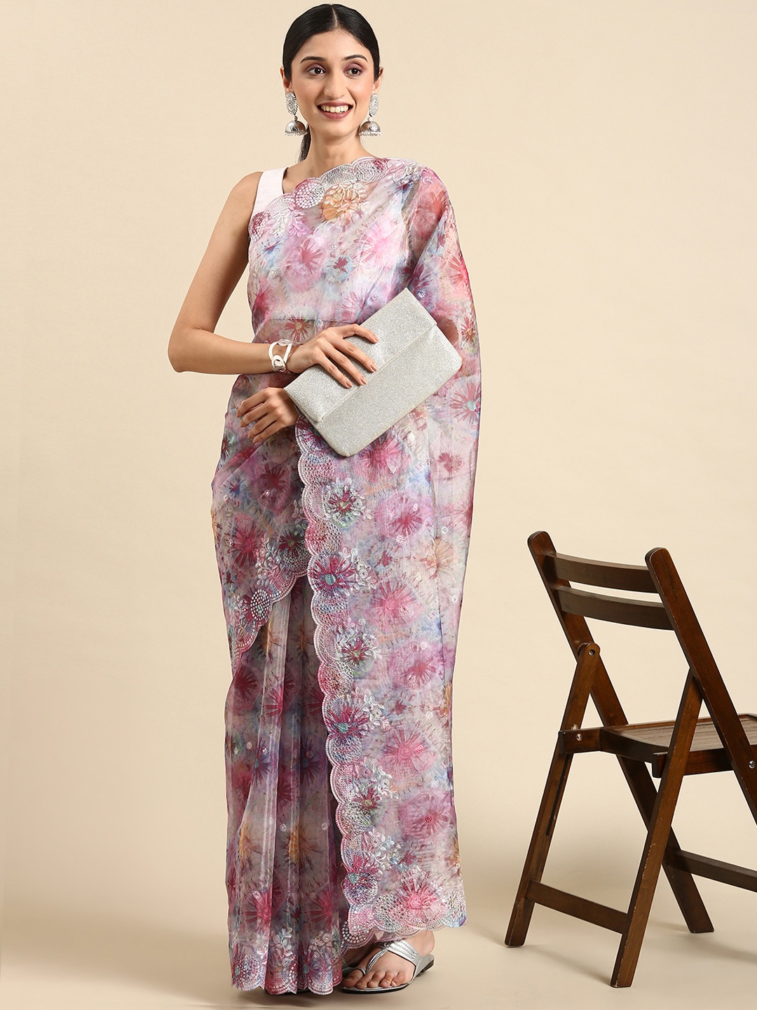 

VISHNU WEAVES Floral Sequinned Organza Gadwal Saree, Multi