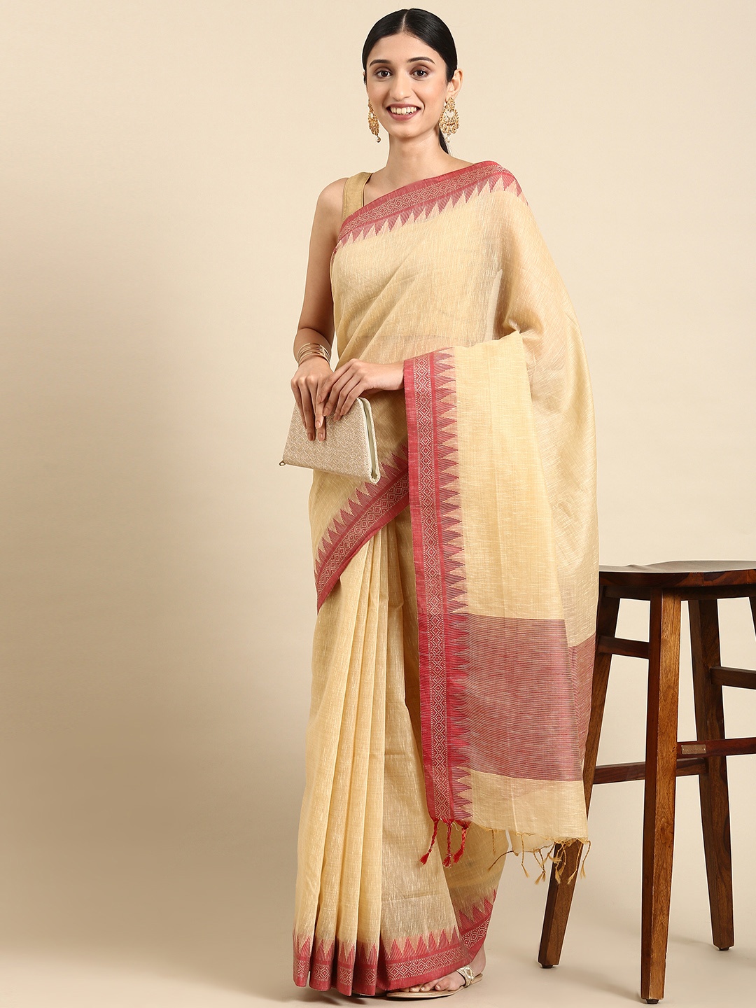 

VISHNU WEAVES Cream-Coloured & Red Zari Linen Blend Taant Saree