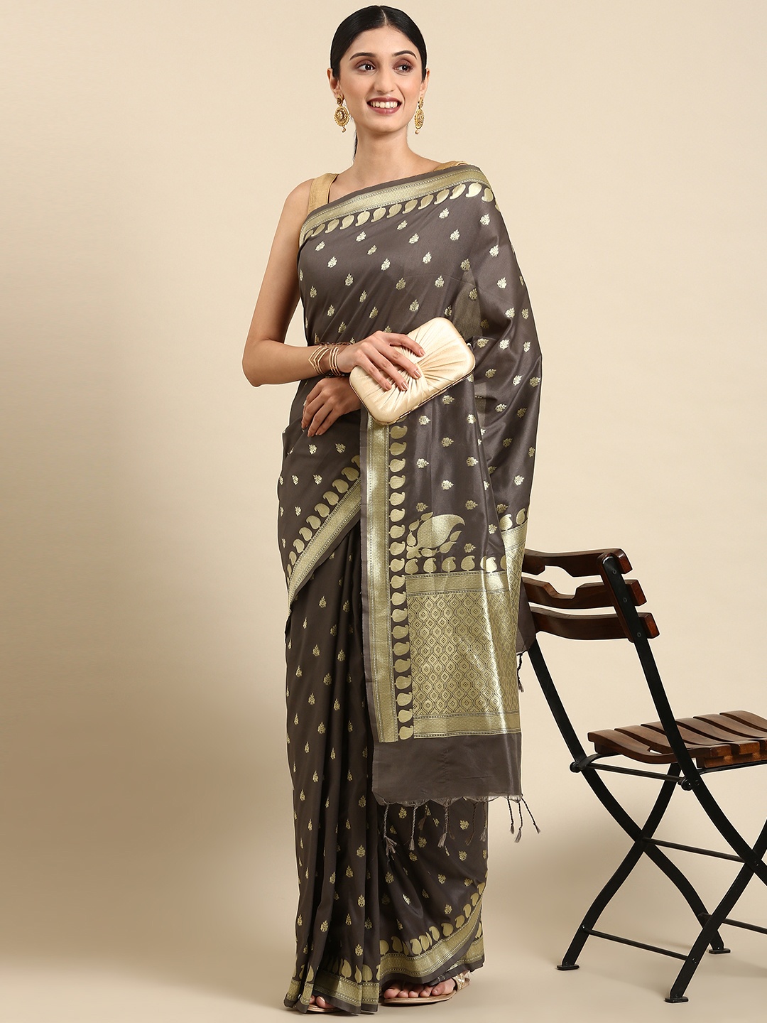 

VISHNU WEAVES Charcoal & Gold-Toned Ethnic Motifs Zari Silk Blend Banarasi Saree
