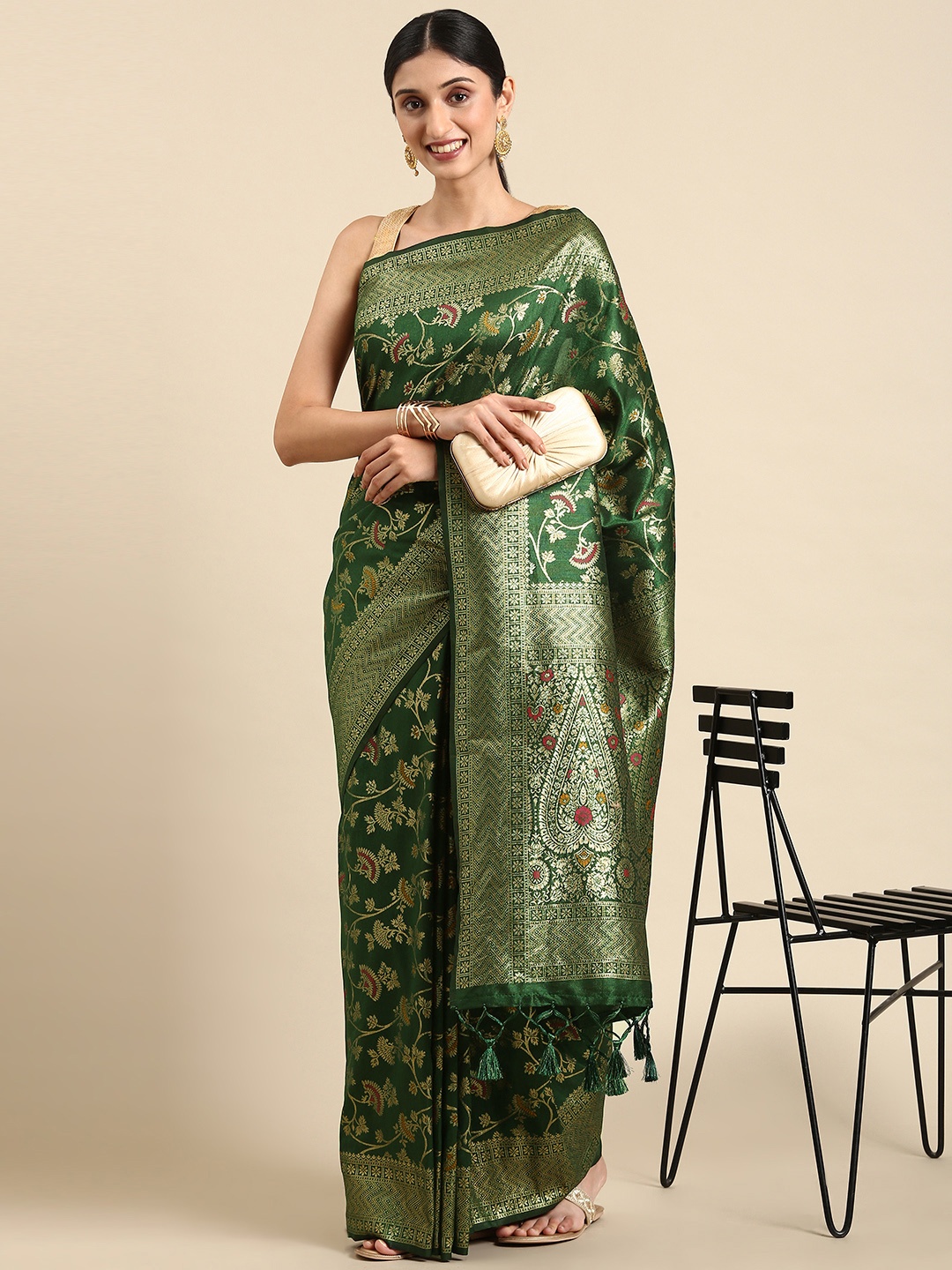 

VISHNU WEAVES Green & Gold-Toned Floral Zari Tussar Saree