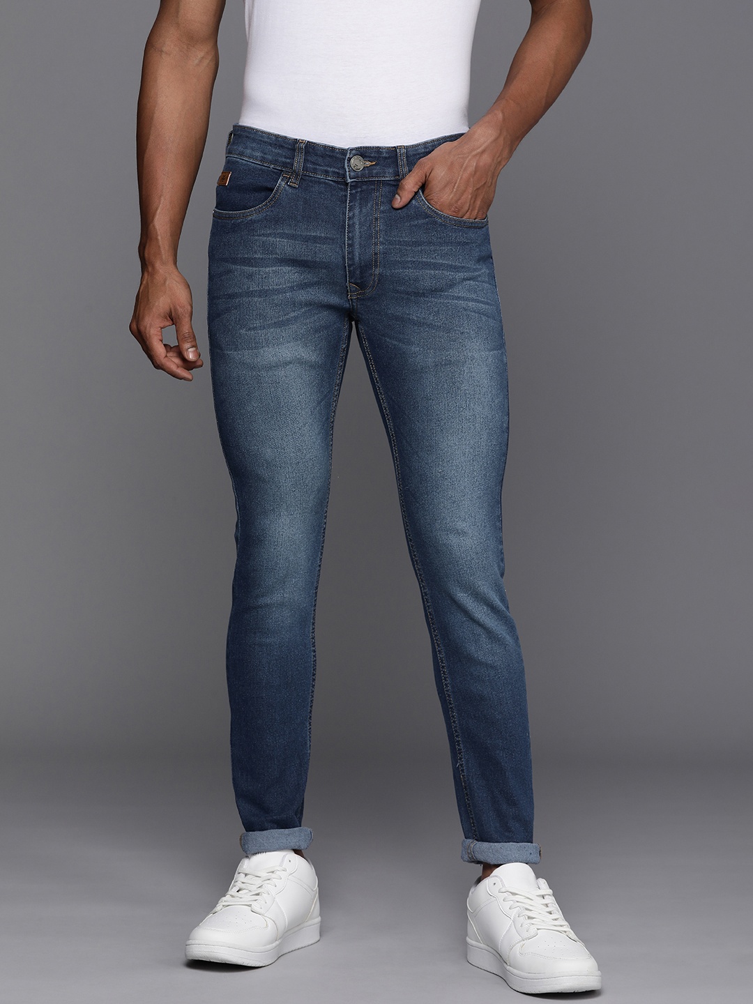 

WROGN Men Mid-Rise Slim Fit Light Fade Stretchable Jeans, Blue