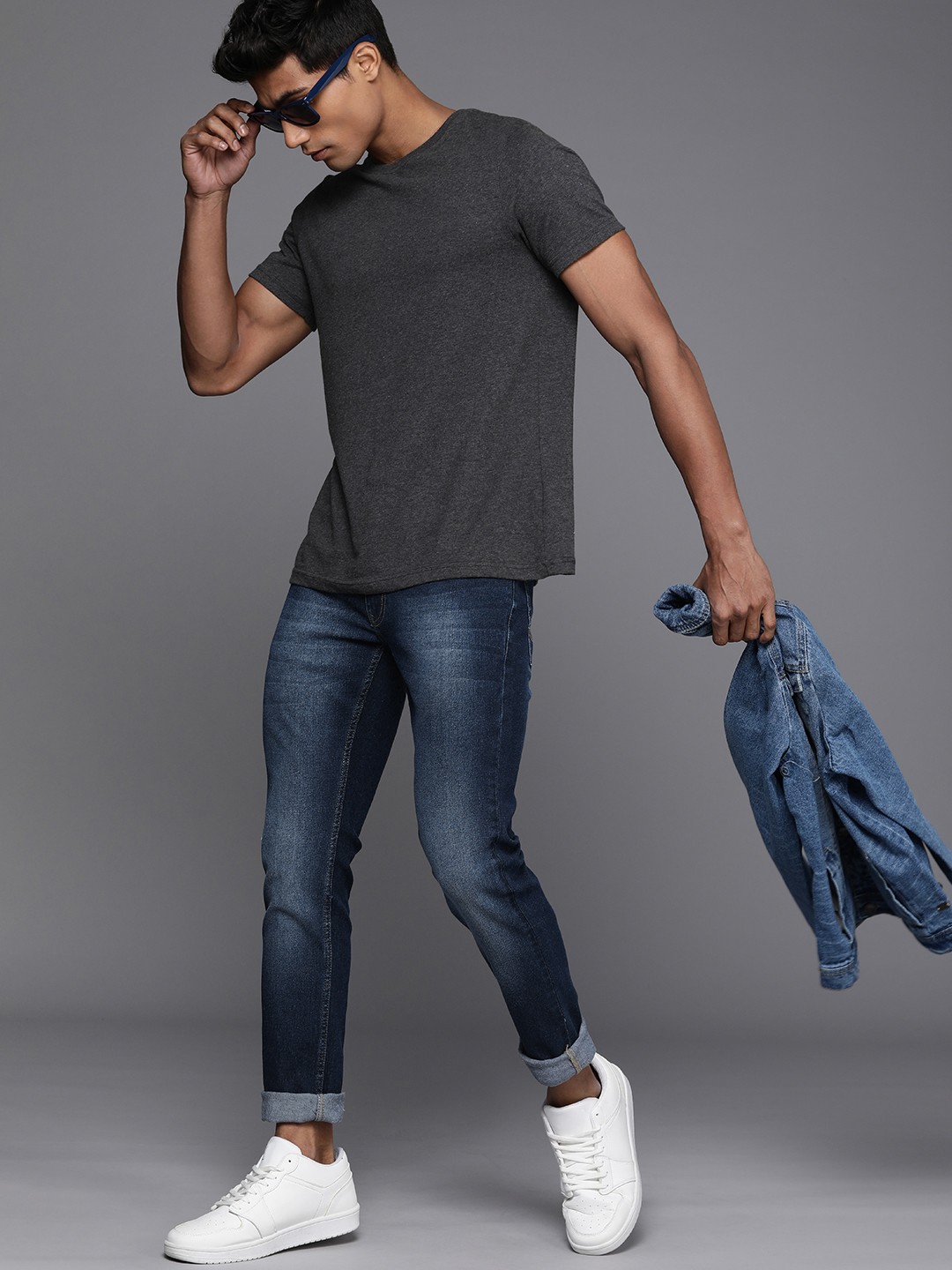 

WROGN Men Slim Tapered Fit Heavy Fade Stretchable Jeans, Blue