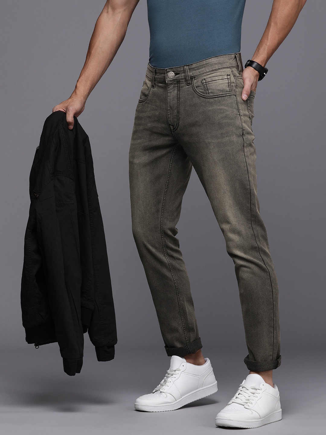 

WROGN Men Slim Fit Mid-Rise Heavy Fade Stretchable Jeans, Grey