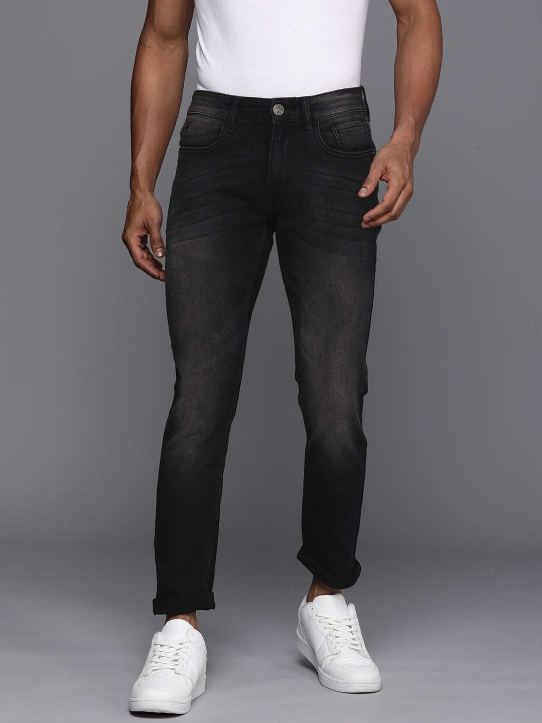 

WROGN Men Mid-Rise Slim Fit Light Fade Stretchable Jeans, Black